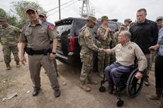 Del Rio: Greg Abbott builds makeshift border wall with hundreds of parked cars to block Haitian migrants