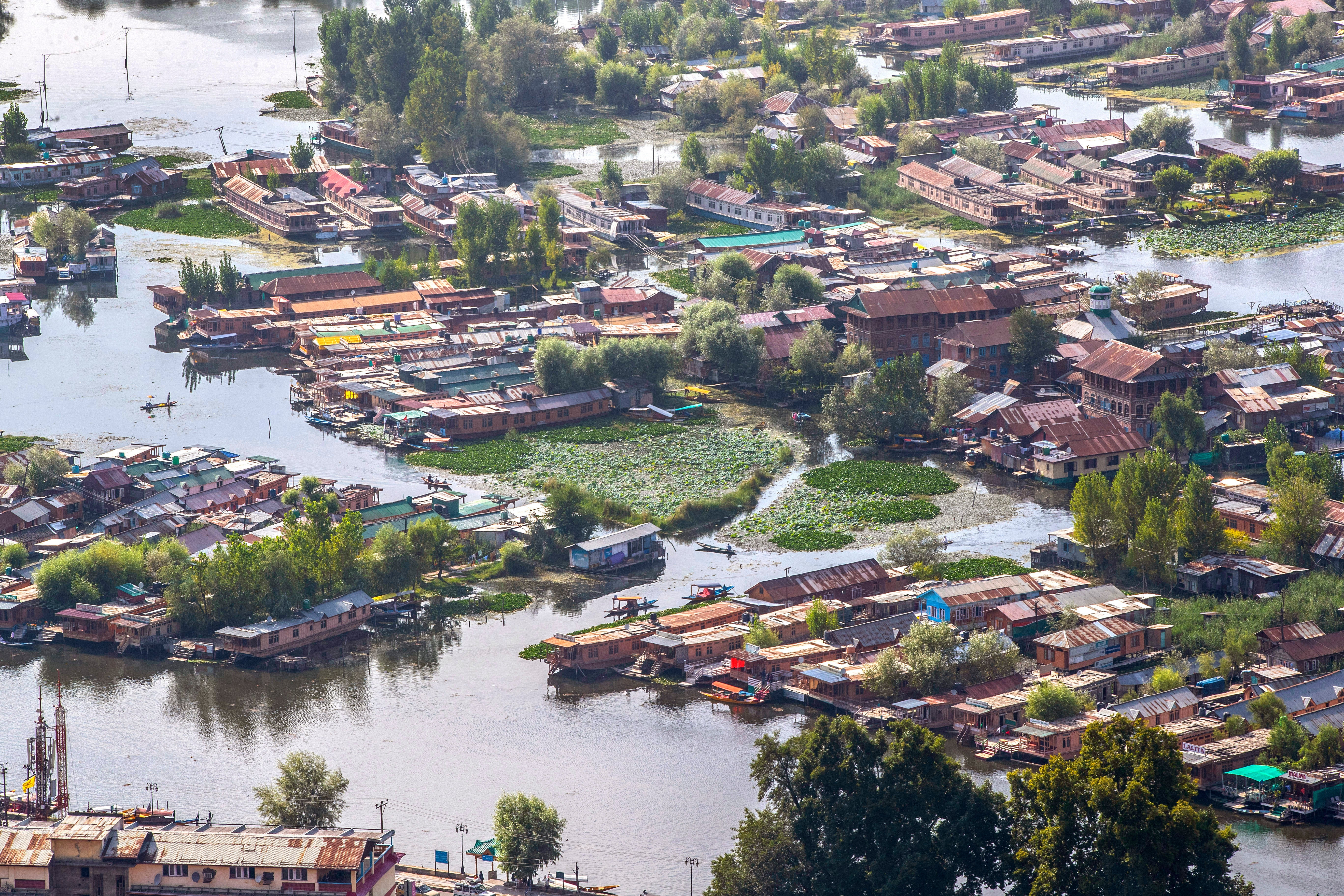 Kashmir Dal Lake Photo Gallery