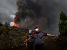 La Palma volcano: 40-foot wall of lava bears down on Canaries village