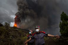 La Palma volcano: 40-foot wall of lava bears down on Canaries village