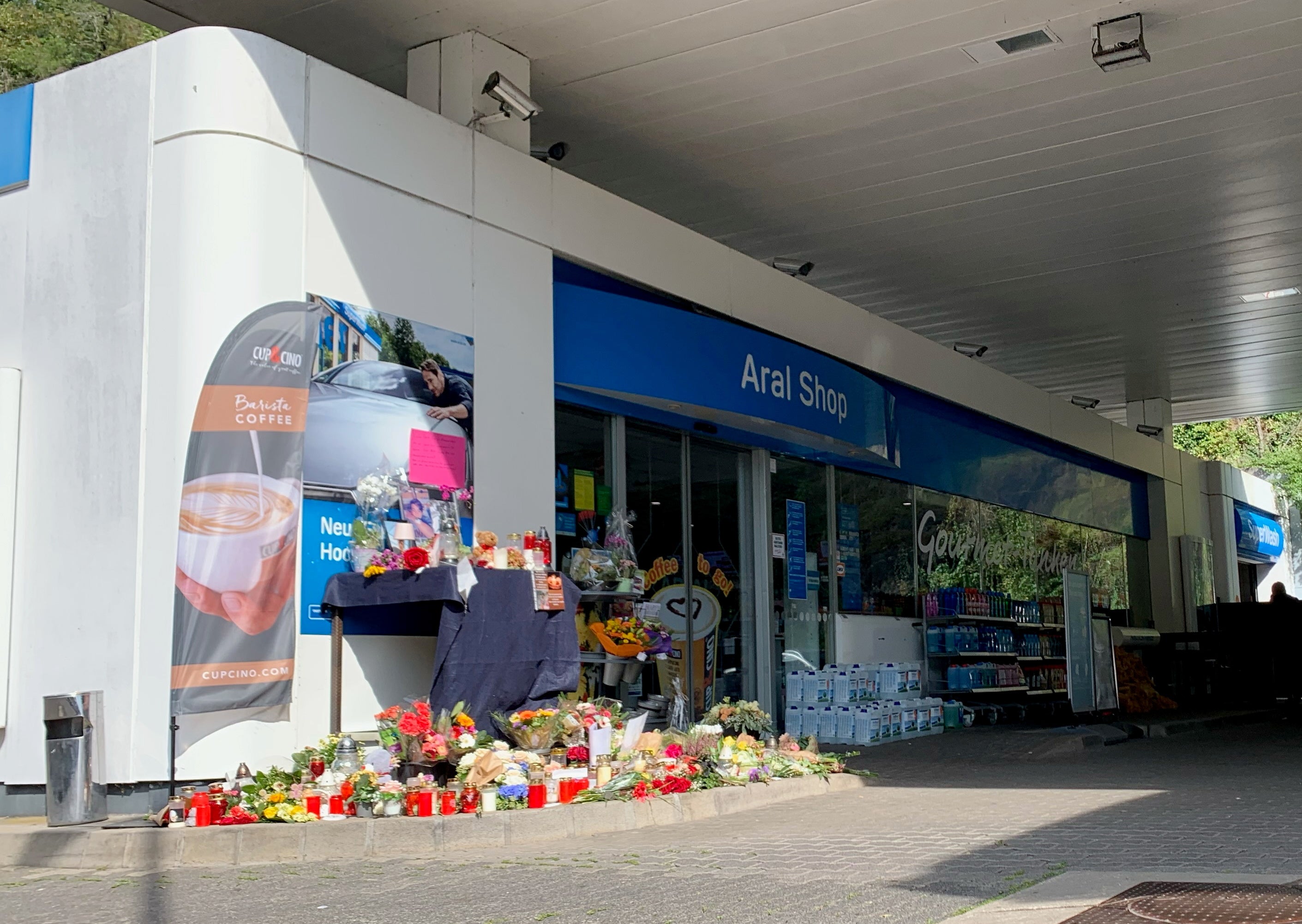 Flowers are laid in front of the murder scene in Idar-Oberstein, Germany, on 21 September, 2021.