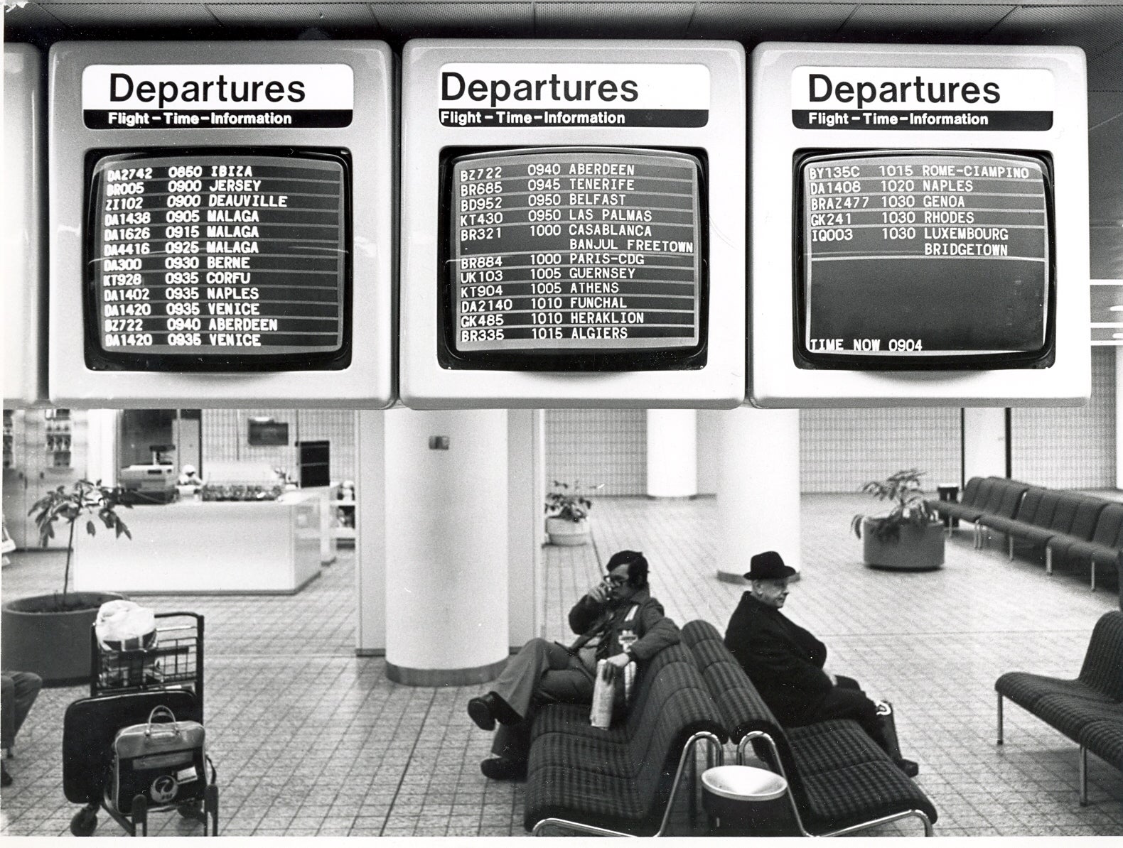 Back to the future? 1977 Flight information screens at Gatwick