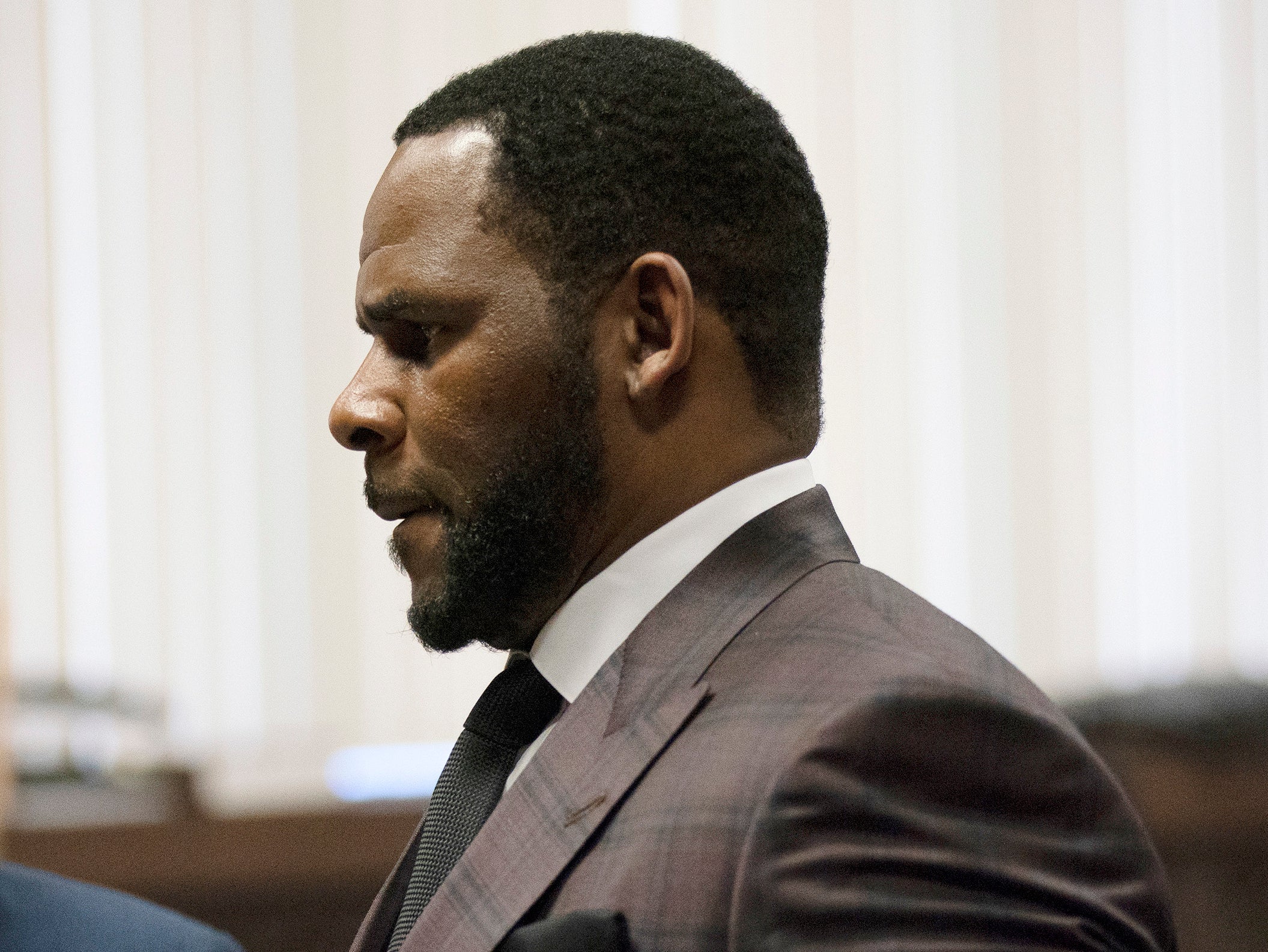 R Kelly en una audiencia judicial el 26 de junio de 2019 en Chicago, Illinois