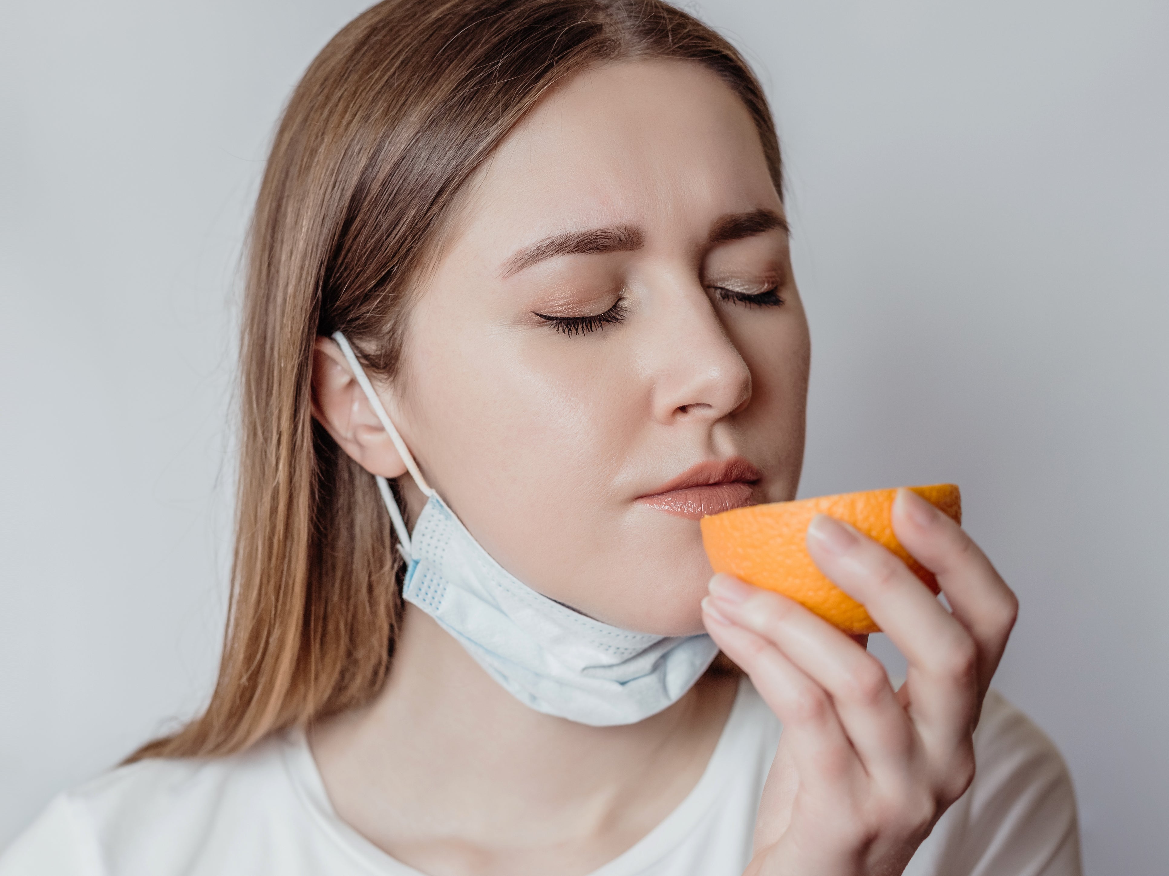 A patient undergoes ‘smell training’ as part of her recovery from Covid-19