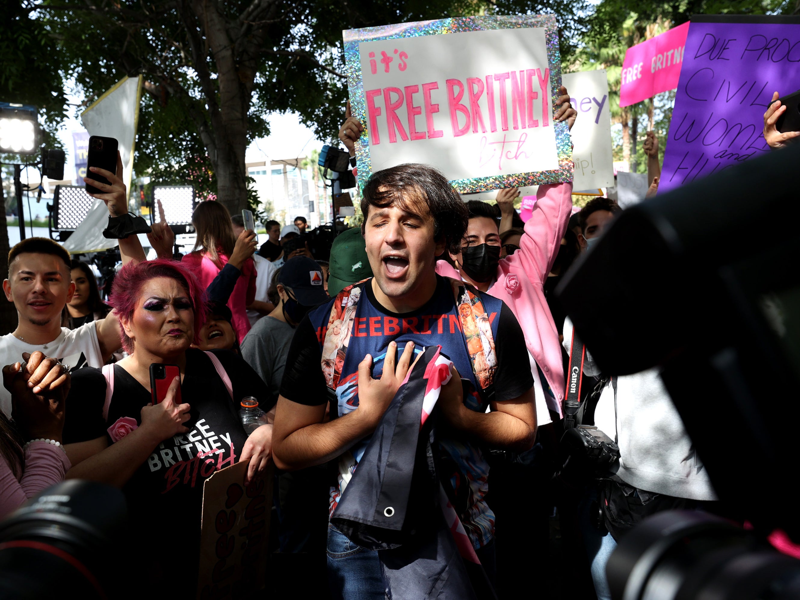 Fans react after hearing news that Britney Spears’s father has been removed by a judge as conservator of her estate on 29 September 2021 in Los Angeles