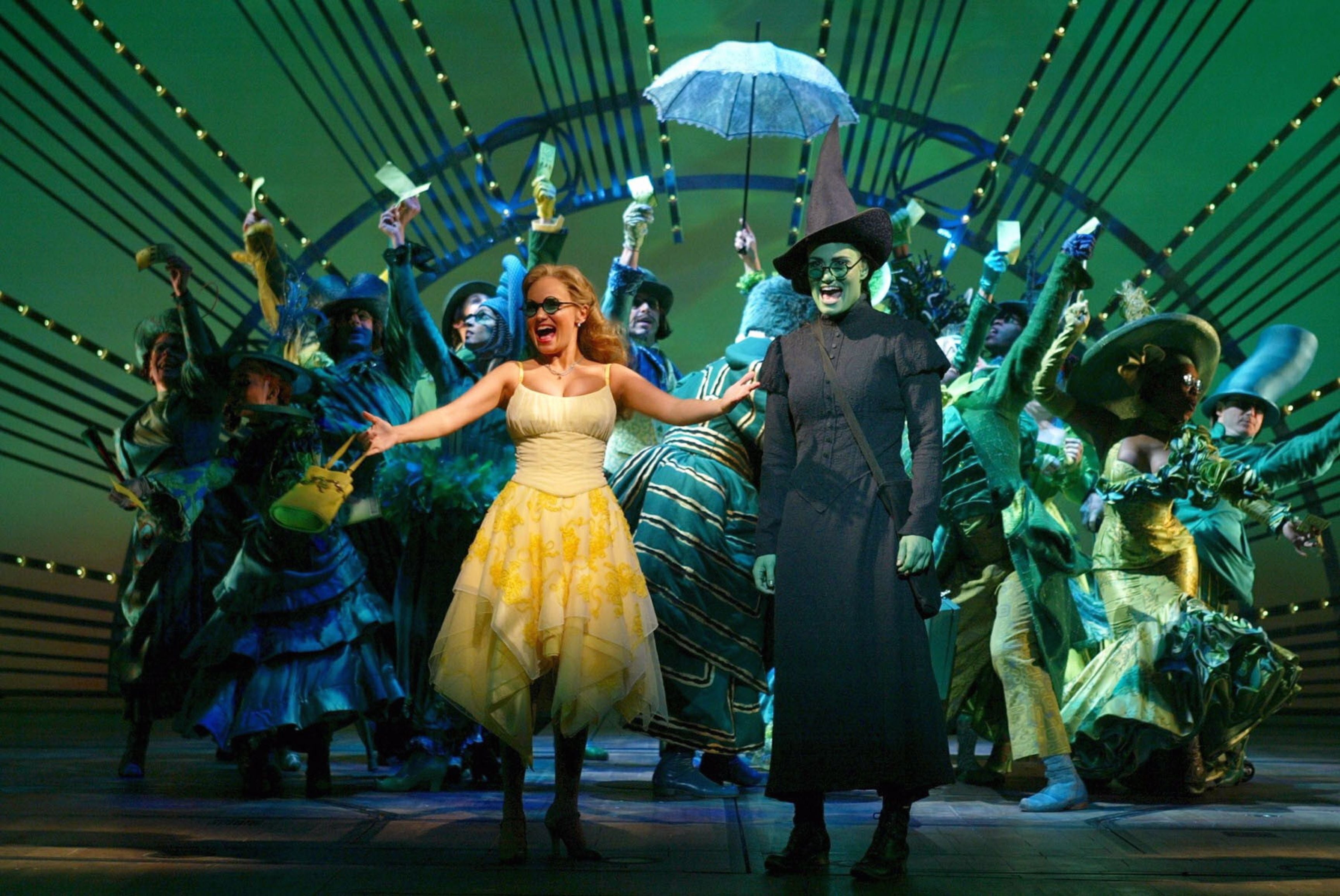 Kristin Chenoweth as Glinda and Idina Menzel as Elphaba in the 2006 Broadway production of ‘Wicked’