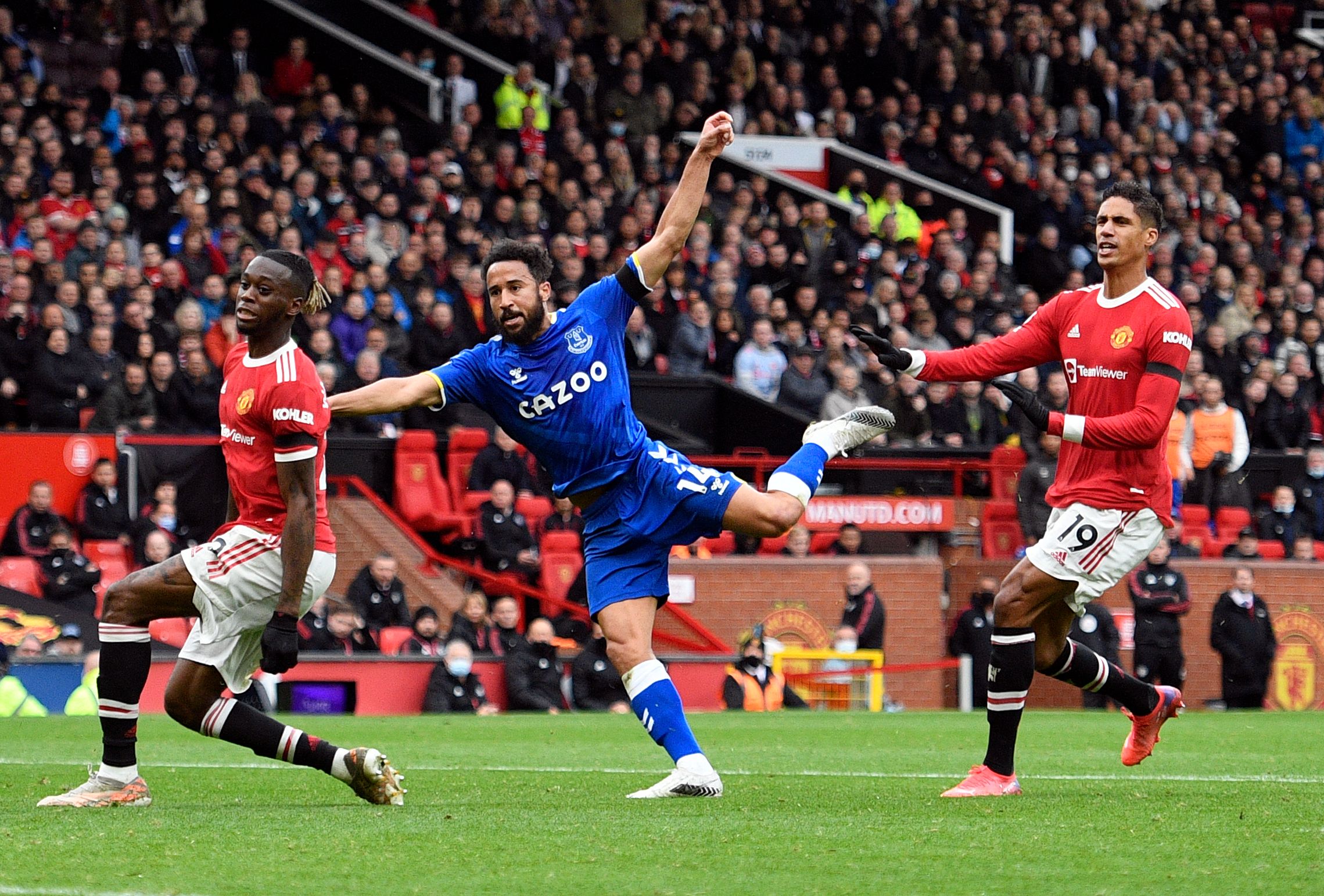 Andros Townsend equalises for Everton