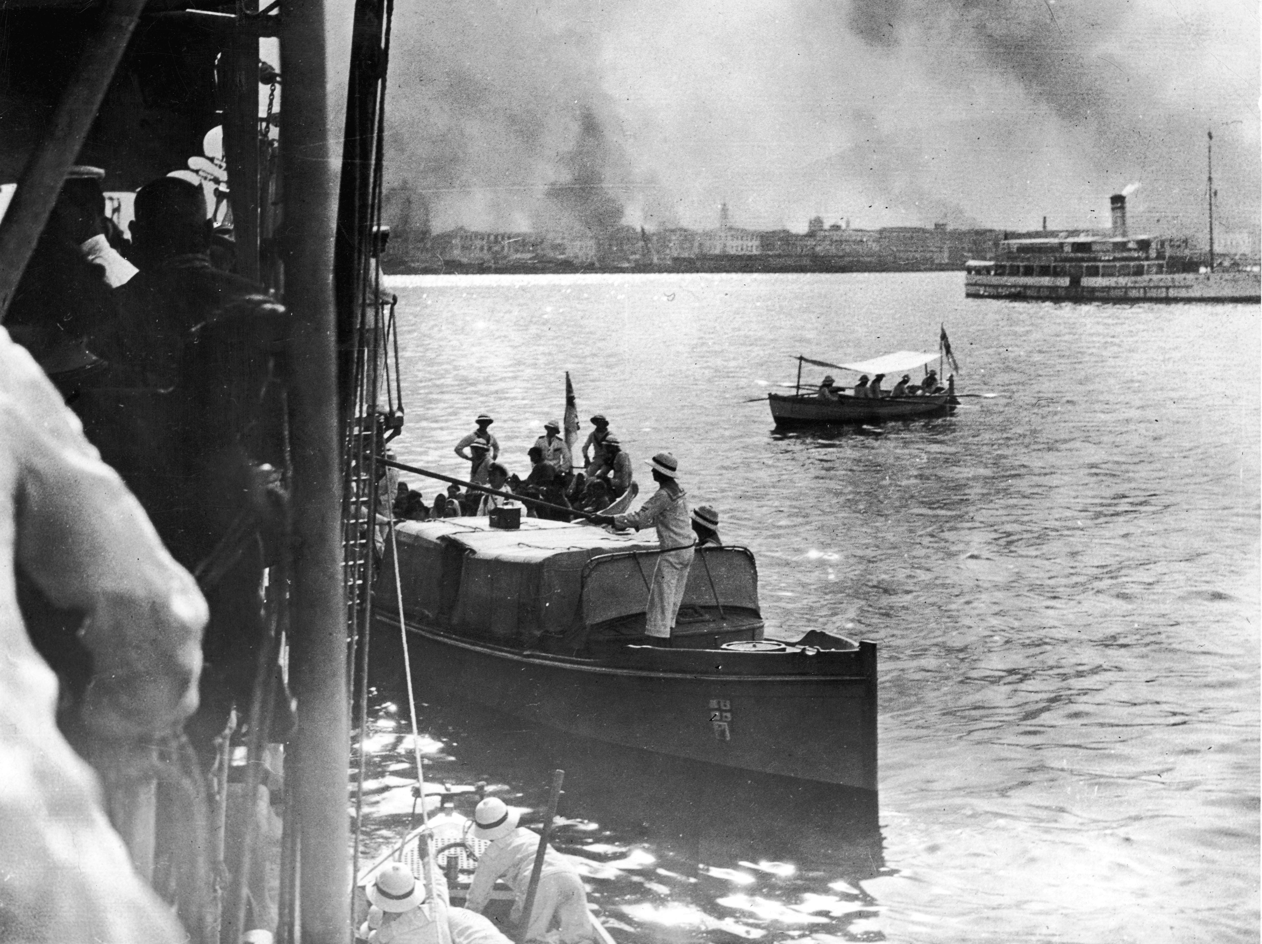 Citizens of Smyrna escaping by boat after the city was attacked by Turkish forces in 1922