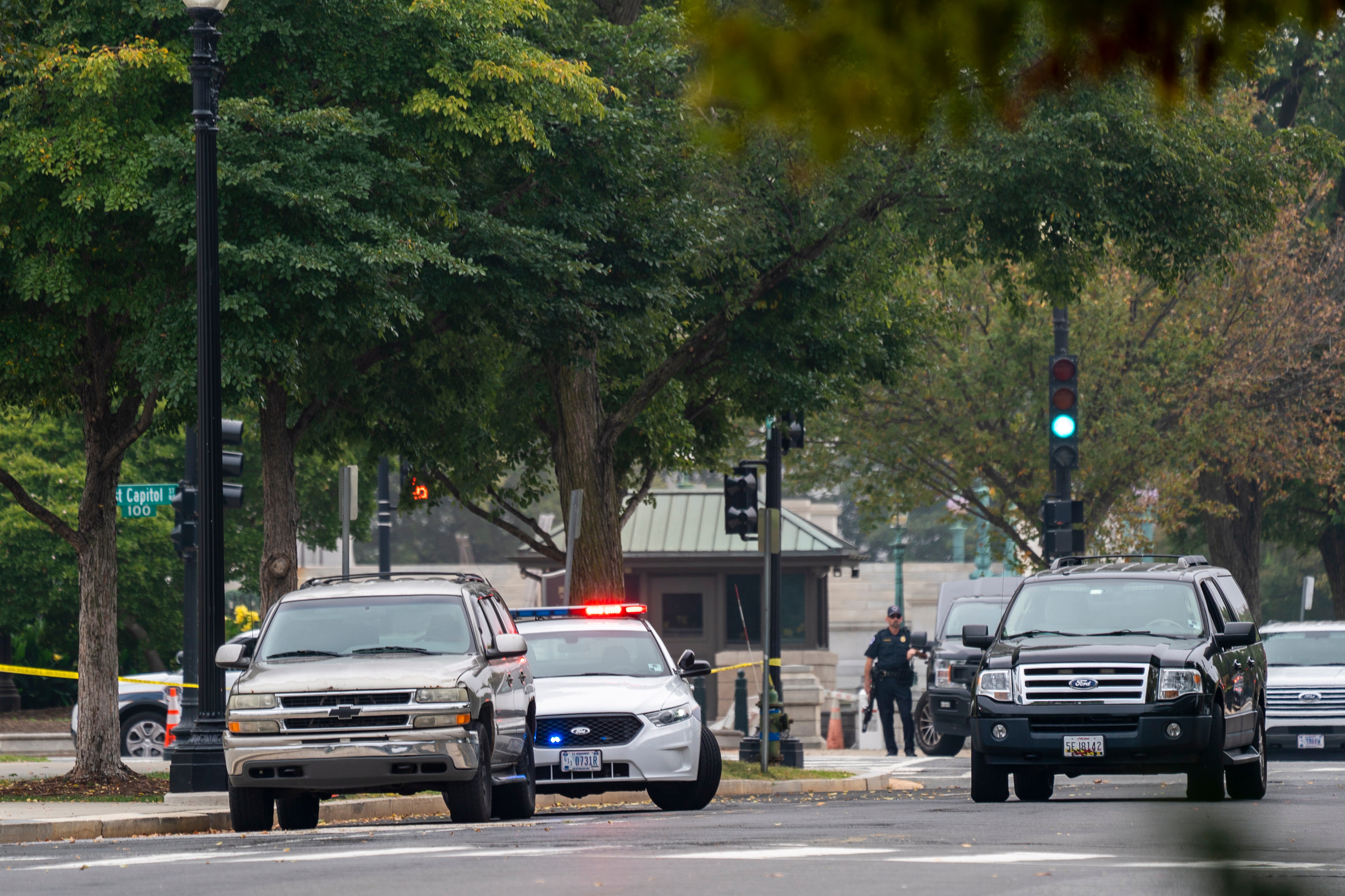 The ‘suspicious’ SUV, left, is surrounded by Capitol Police