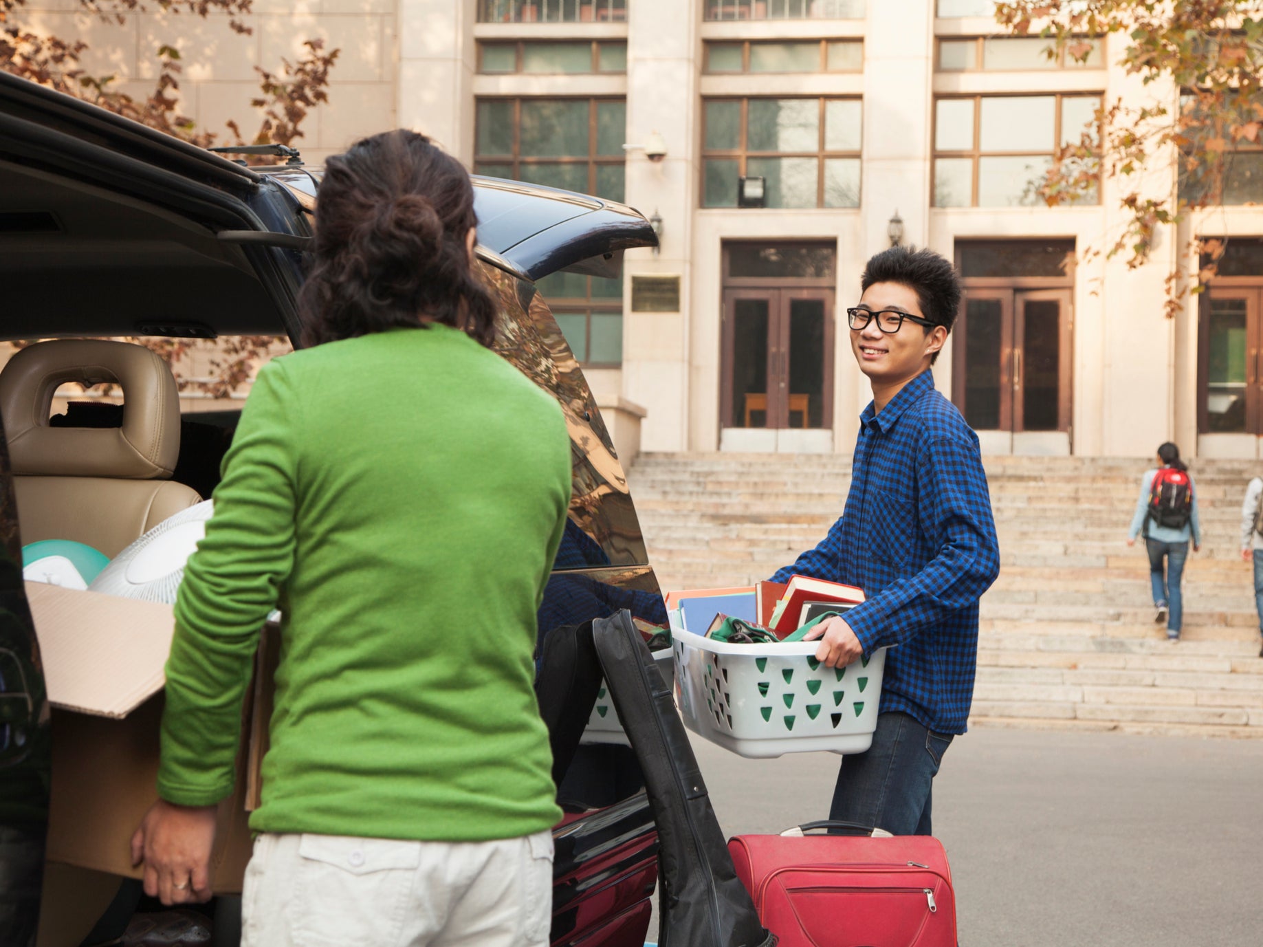 Student moves into university campus