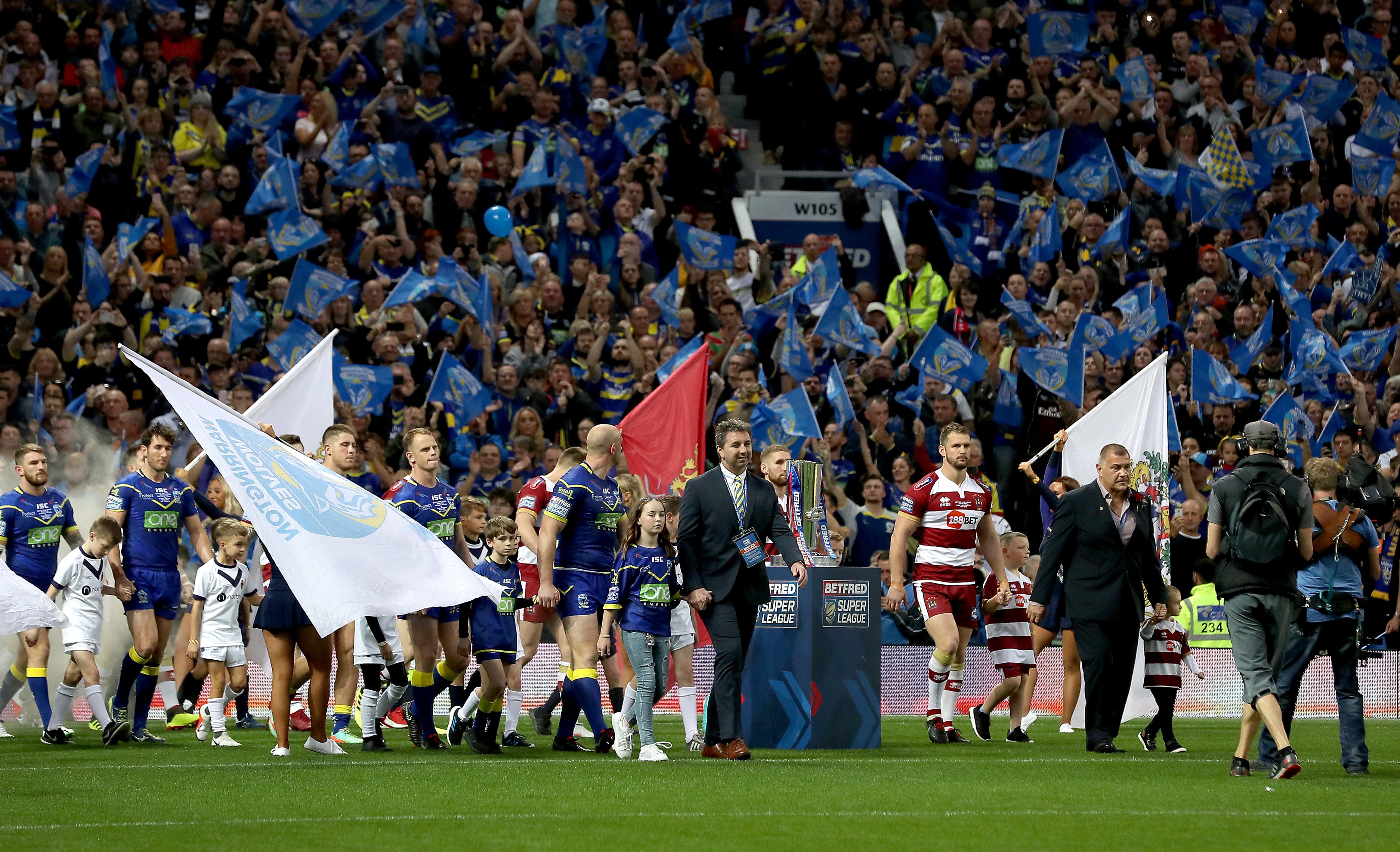 Warrington were led out at Old Trafford in 2018 by head coach Steve Price (PA Images/Martin Rickett)