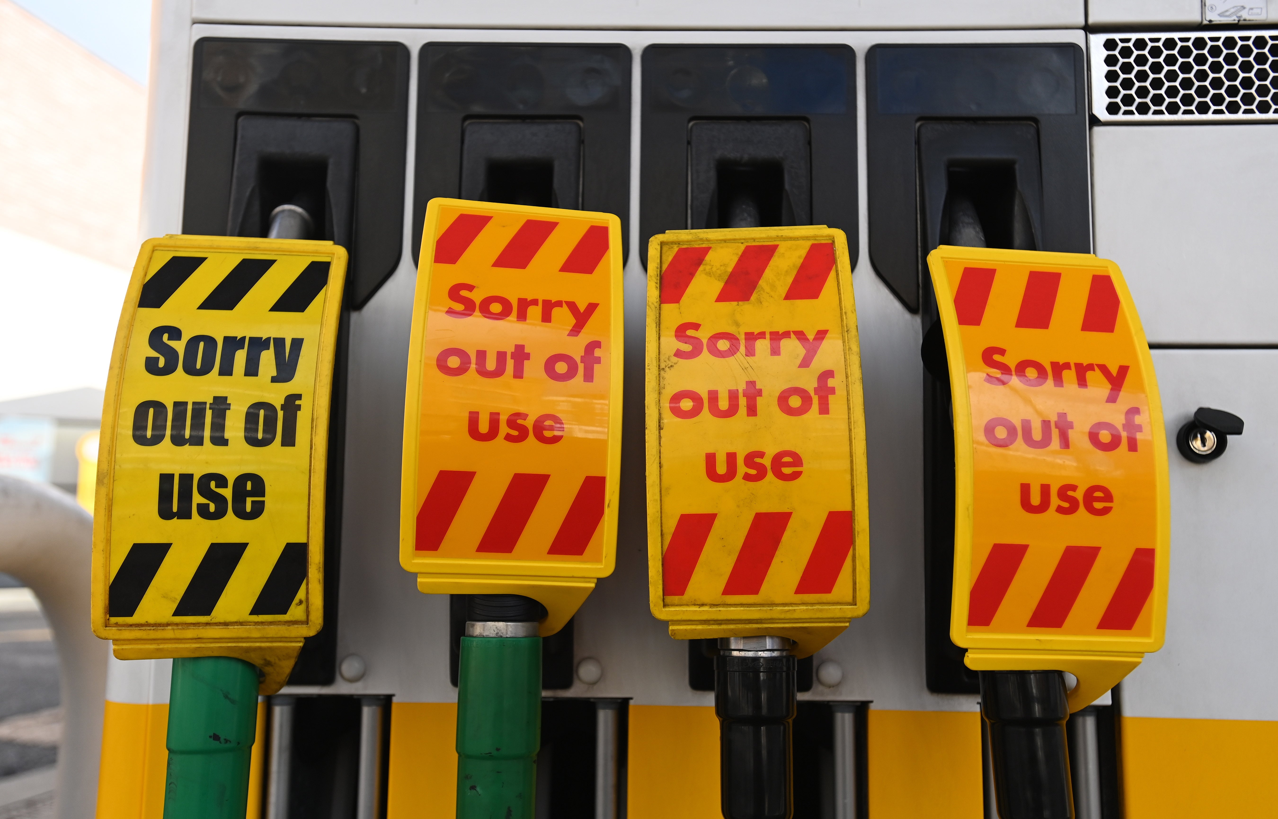 While fuel supplies are gradually returning to normal, a significant number of petrol stations in the southeast remain dry