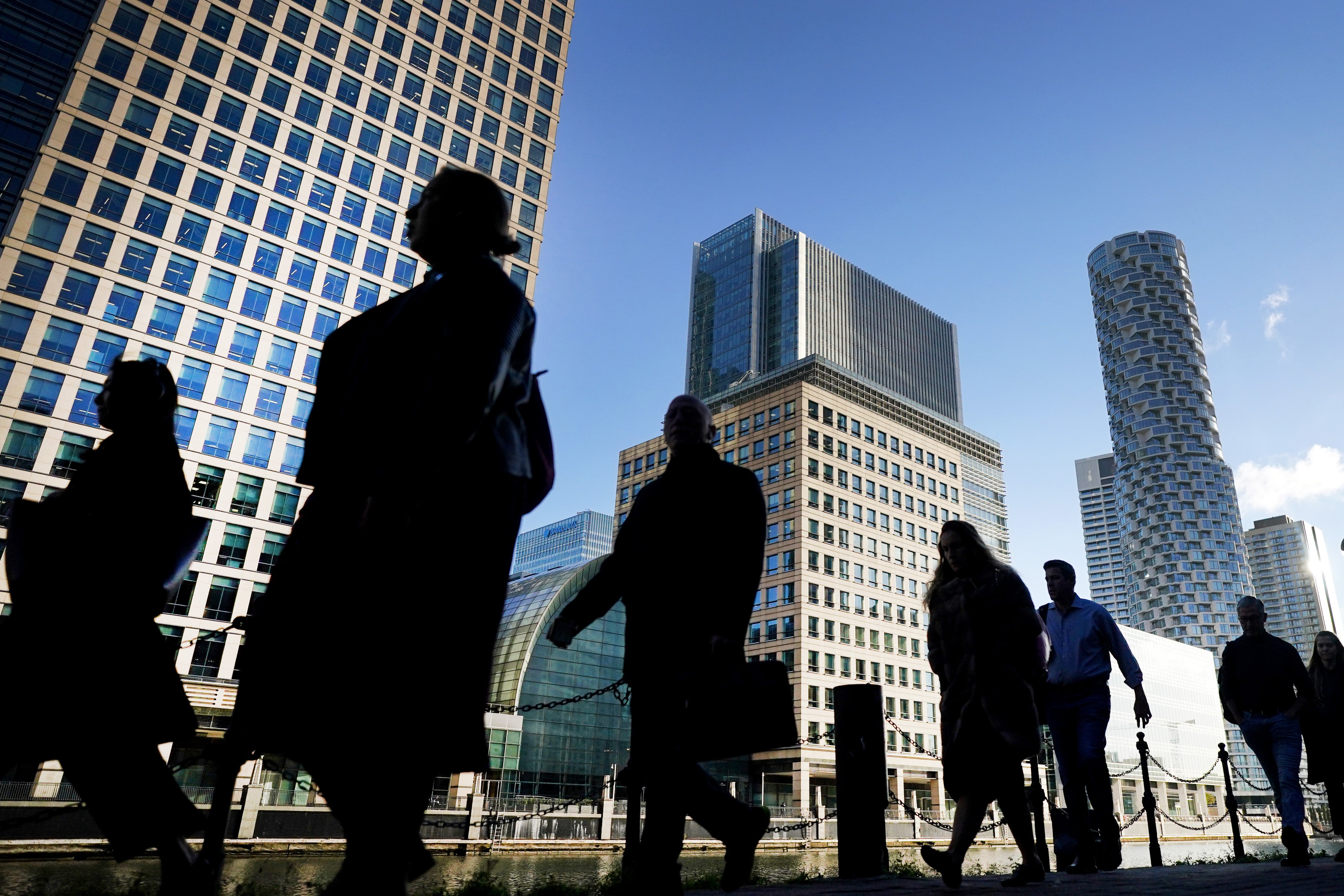 Office workers and commuters (Victoria Jones/PA)