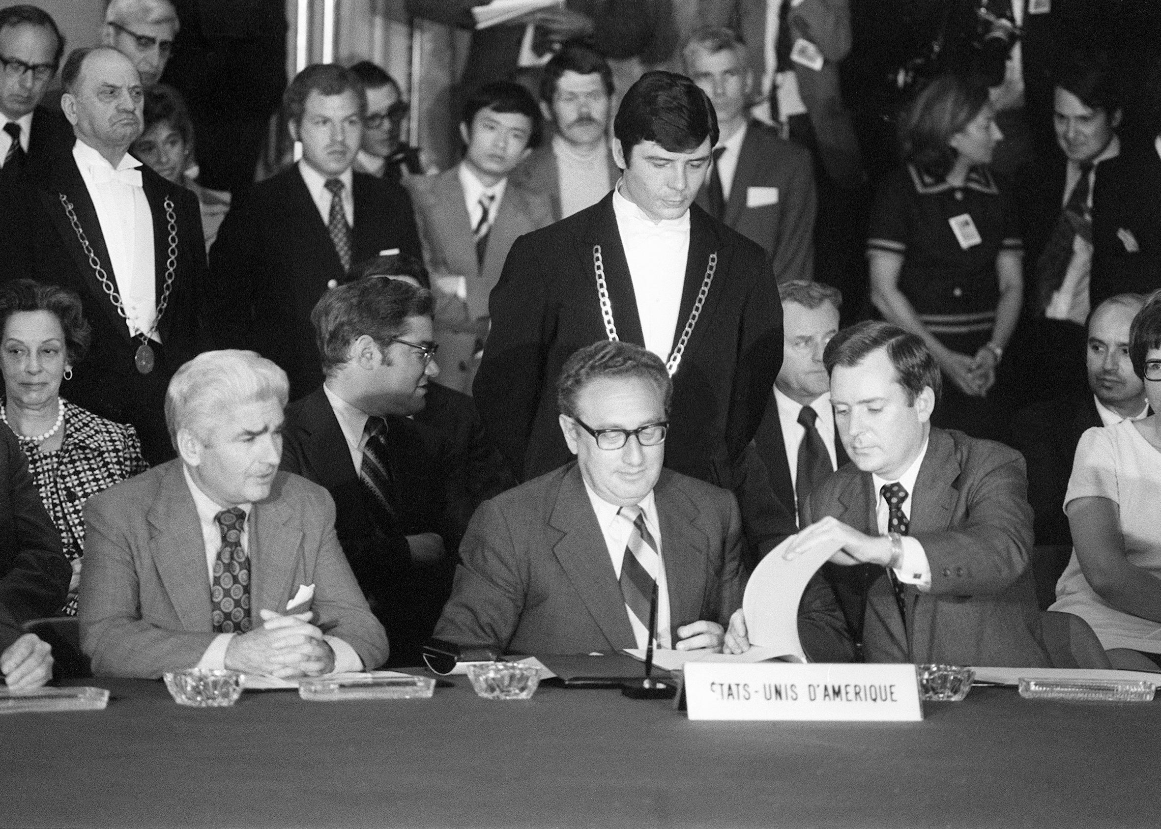 Kissinger signs a ceasefire agreement bringing the Vietnam war to an end, on 27 January 1973, in Paris