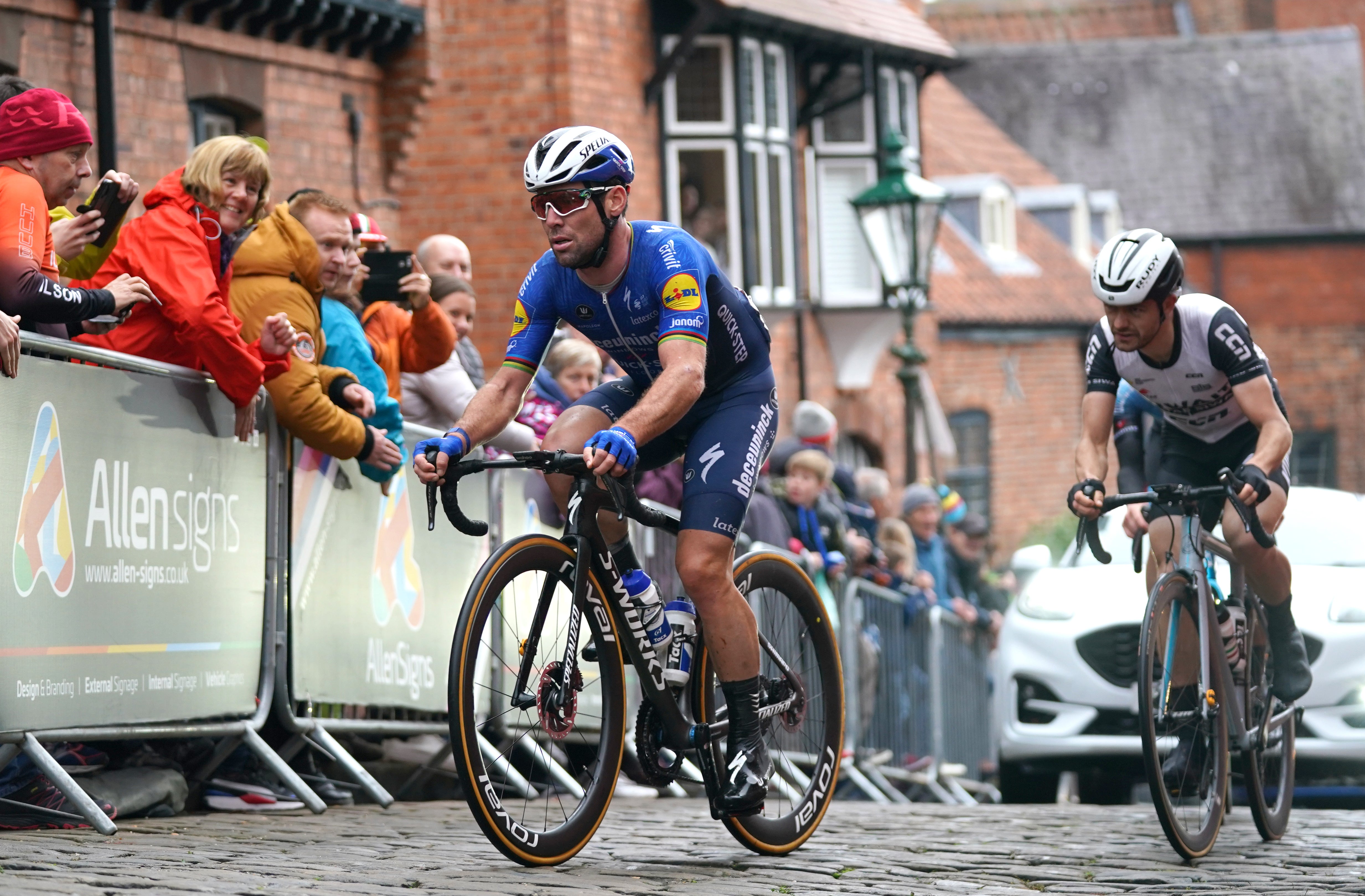 Mark Cavendish was among the riders to take on the steep cobbles of Lincoln’s Michaelgate (Tim Goode/PA)