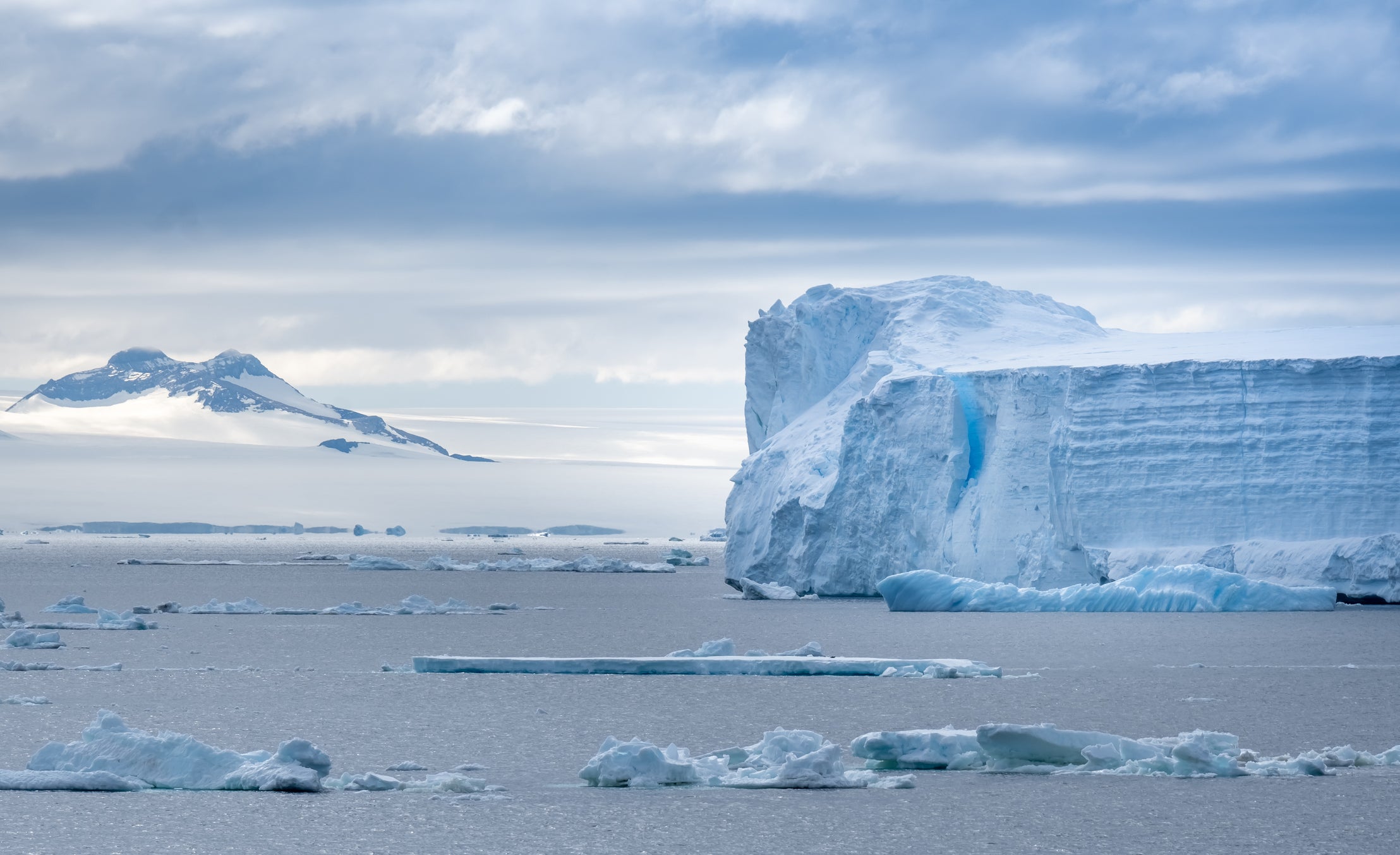 An early warning sign of the collapse of the West Antarctic Ice sheet would be a thinning of the mighty Ross ice shelf