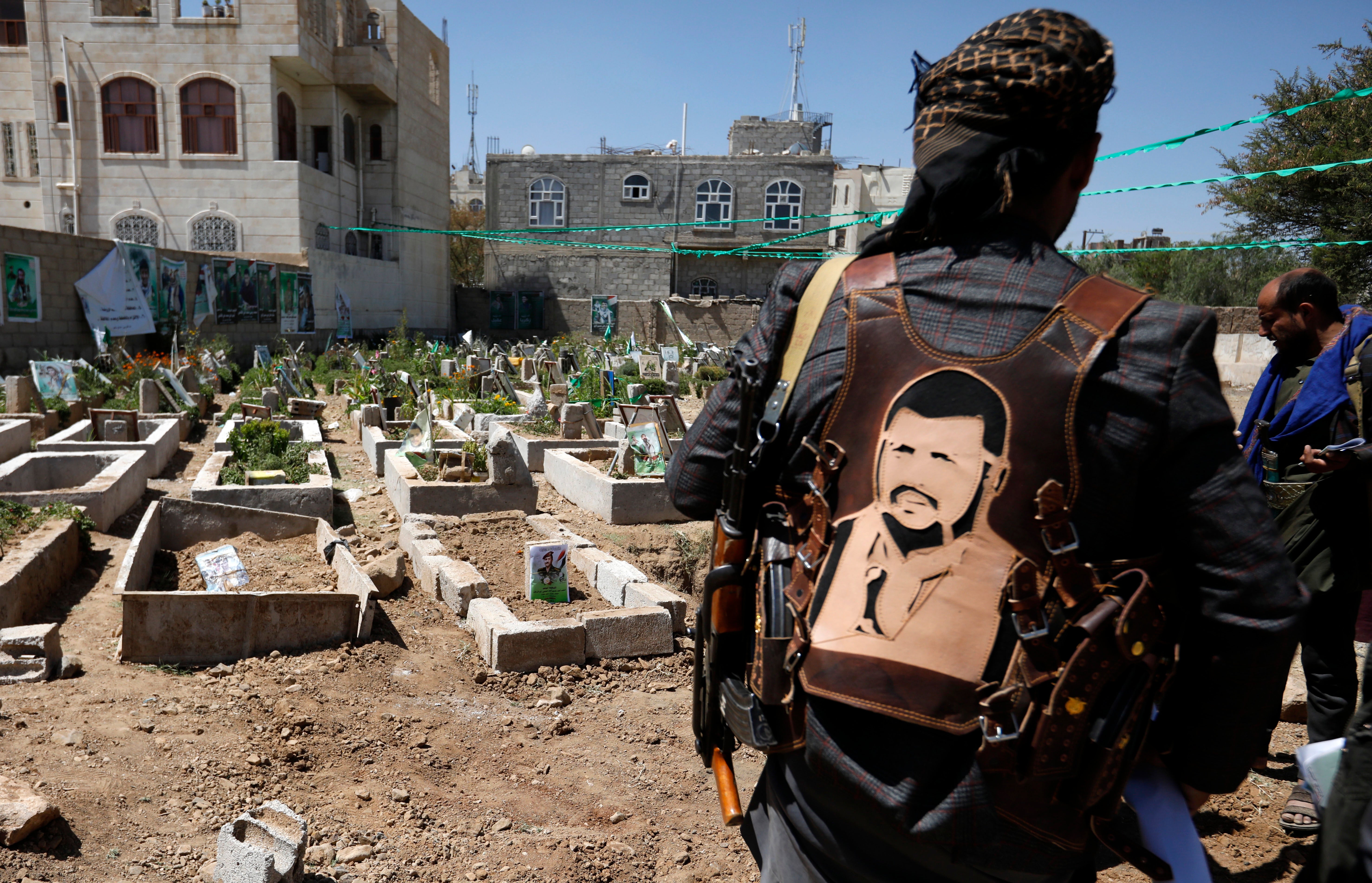 Houthi funeral amid escalating fighting in Yemen