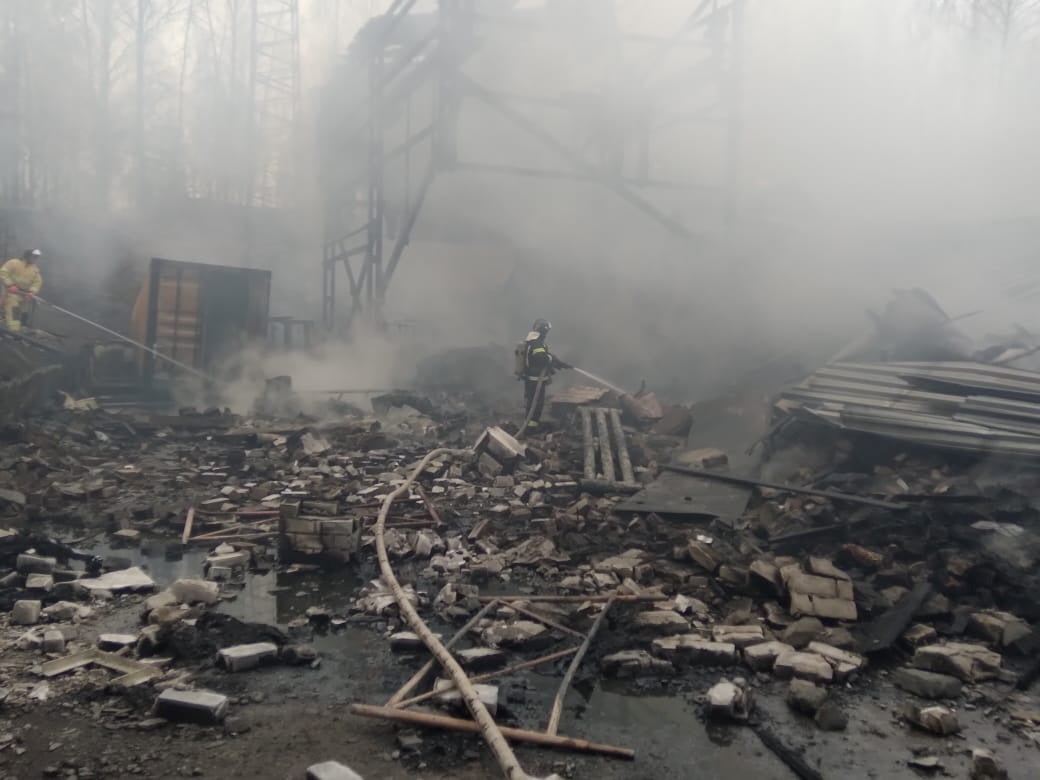 Firefighters work to put out a fire at a gunpowder and chemicals plant in Ryazan Region on 22 October