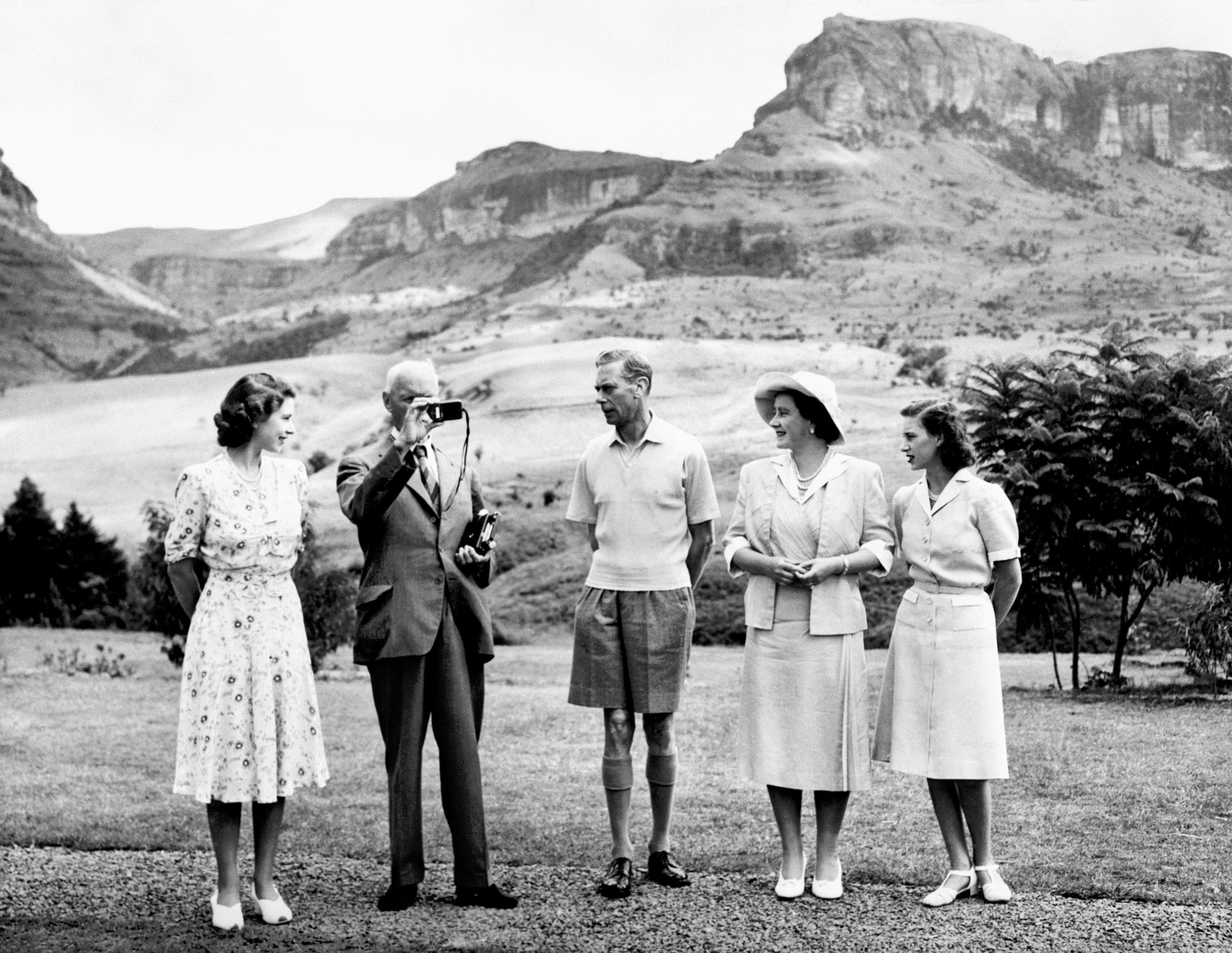 Princess Elizabeth meets Jan Smuts, prime minister of South Africa while on a tour of the country with her parents and sister