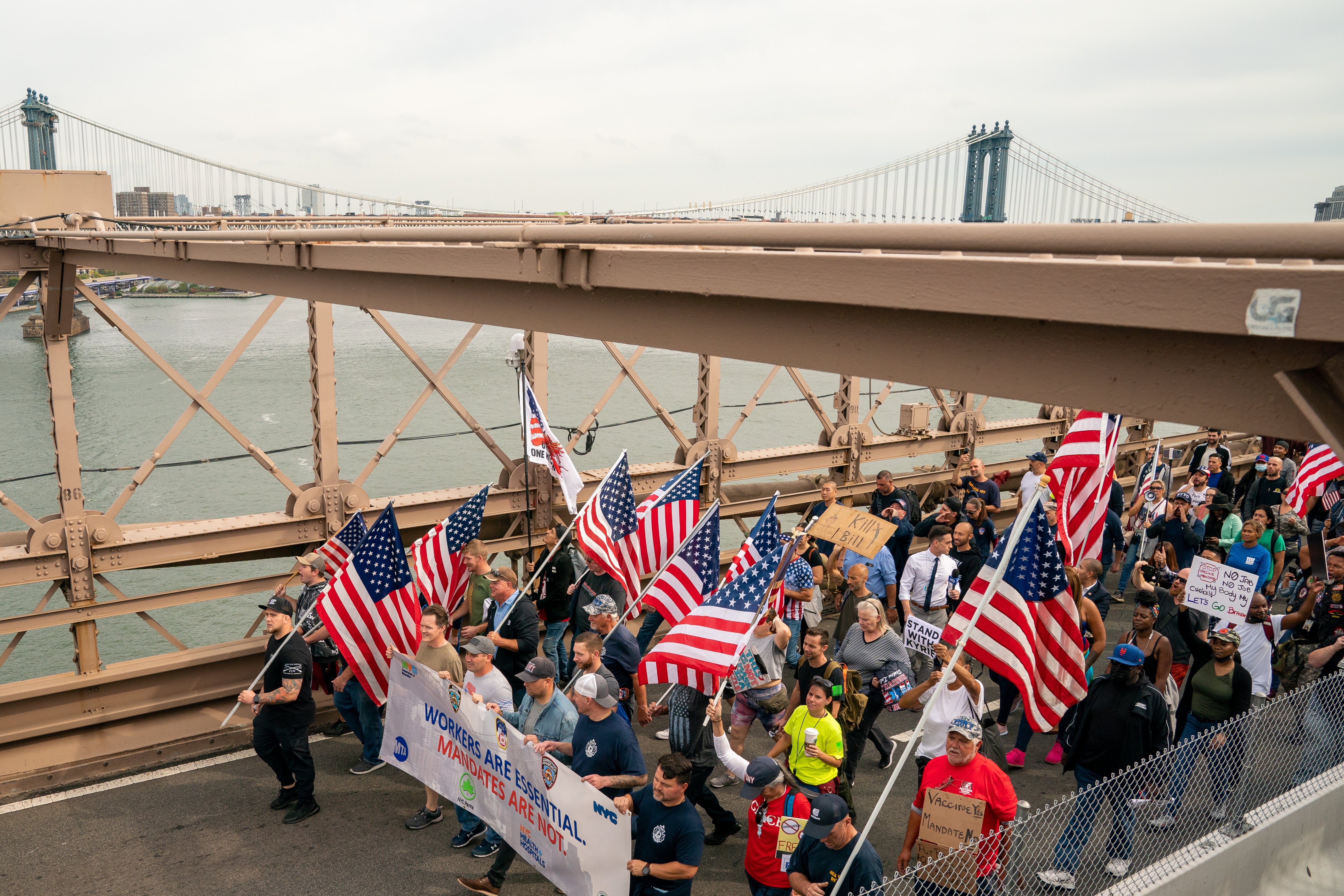 Anti-vaxx marchers shut down Brooklyn Bridge to protest vaccine mandate