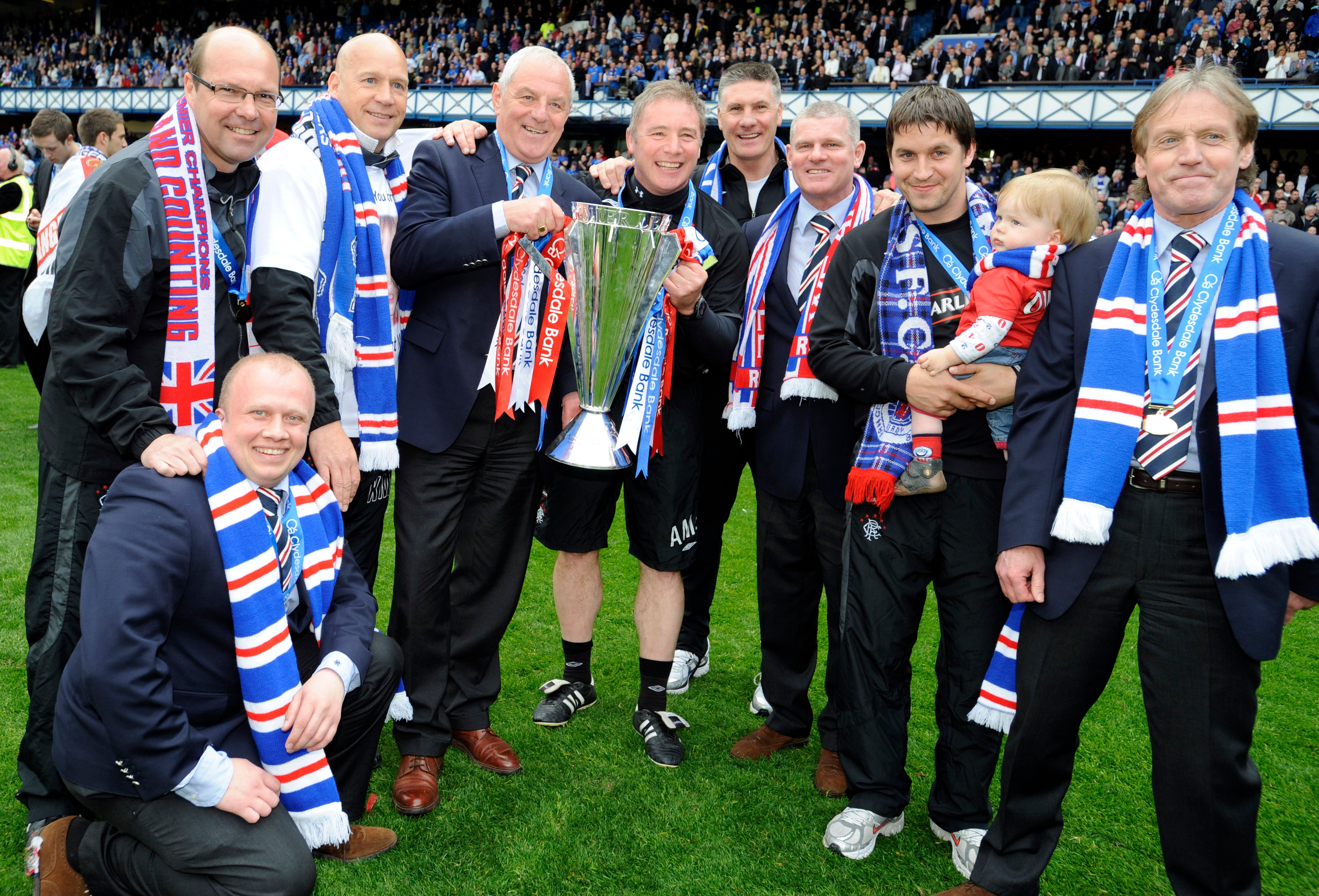 Smith, centre left, and Ally McCoist, centre right, lift the Scottish League Cup (Rob Casey/Pool/PA)