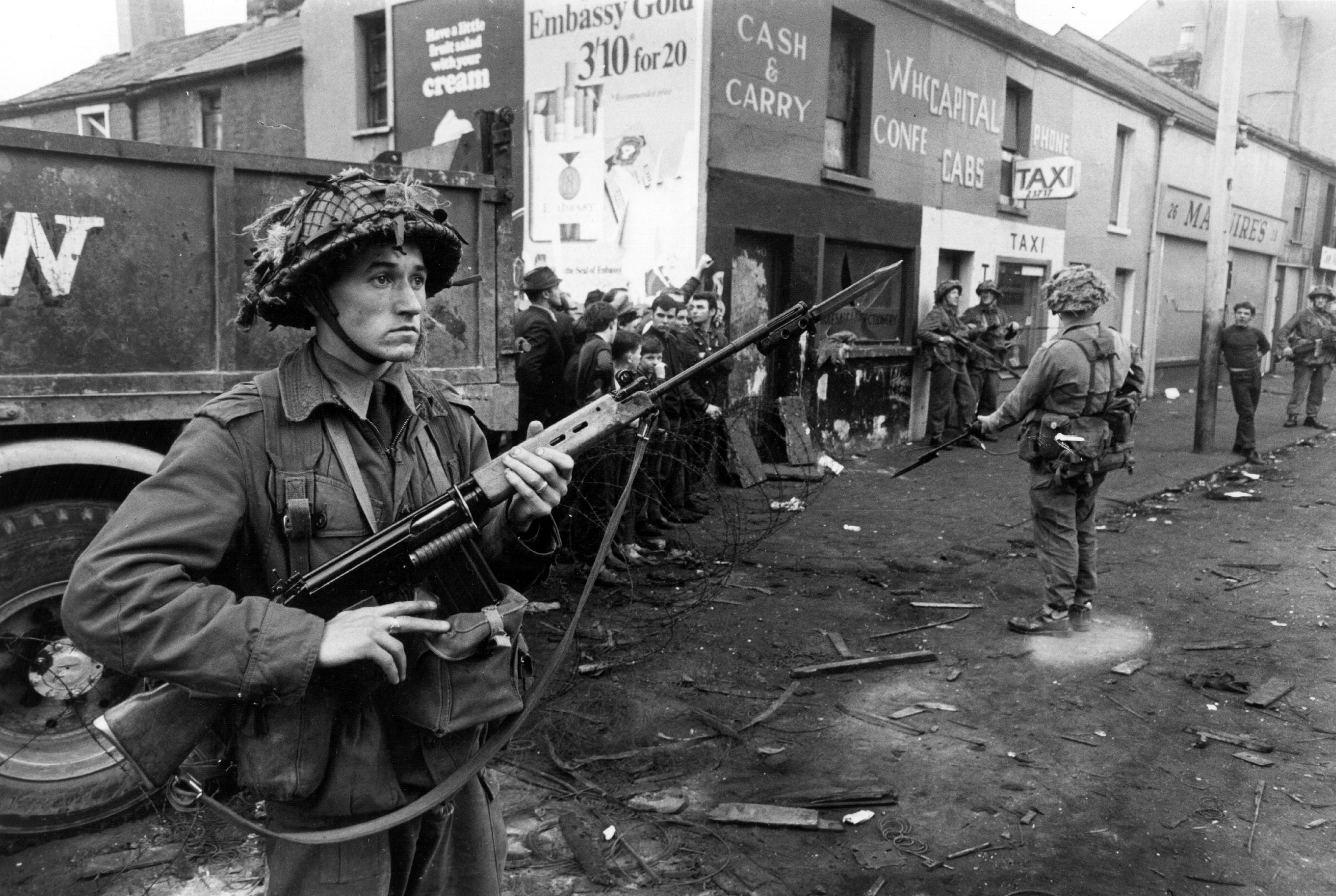 Newly arrived British soldiers stand on guard in the Catholic Fall’s Road