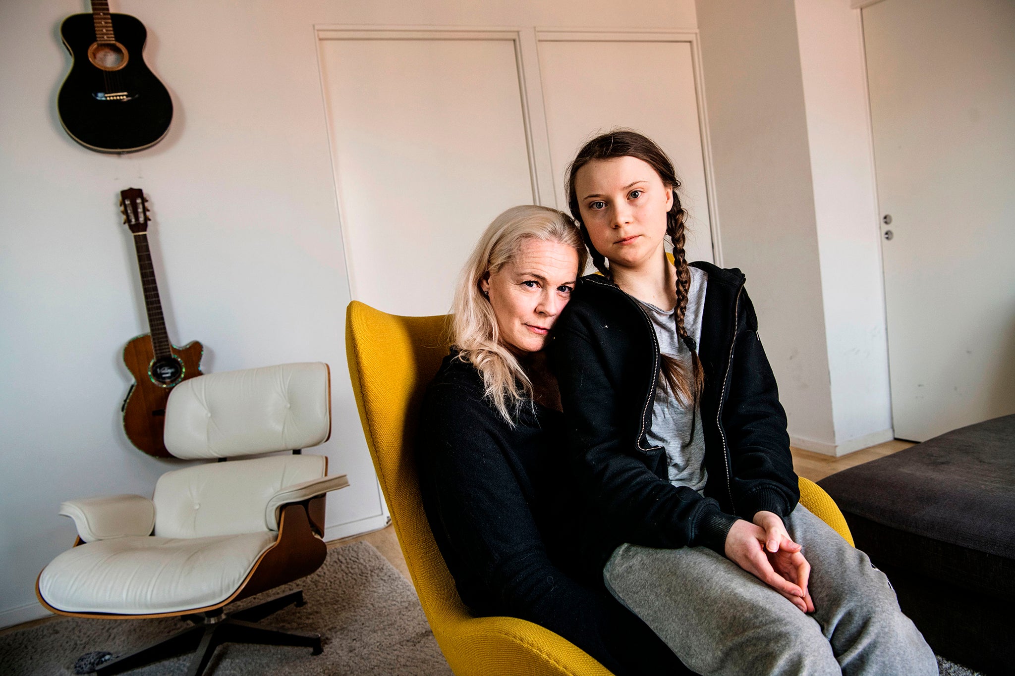 At home with her mother, opera singer Malena Ernman, in 2018