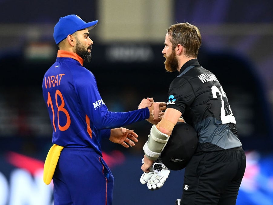 Kane Williamson shakes hands with Virat Kohli