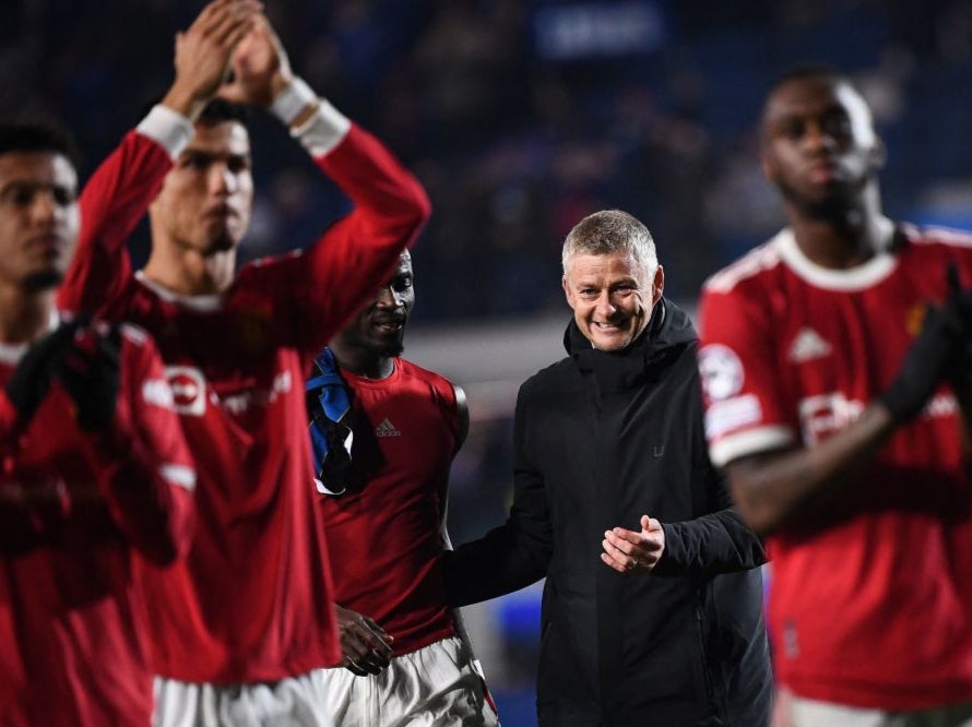 Ole Gunnar Solskjaer celebrates with his players at full-time