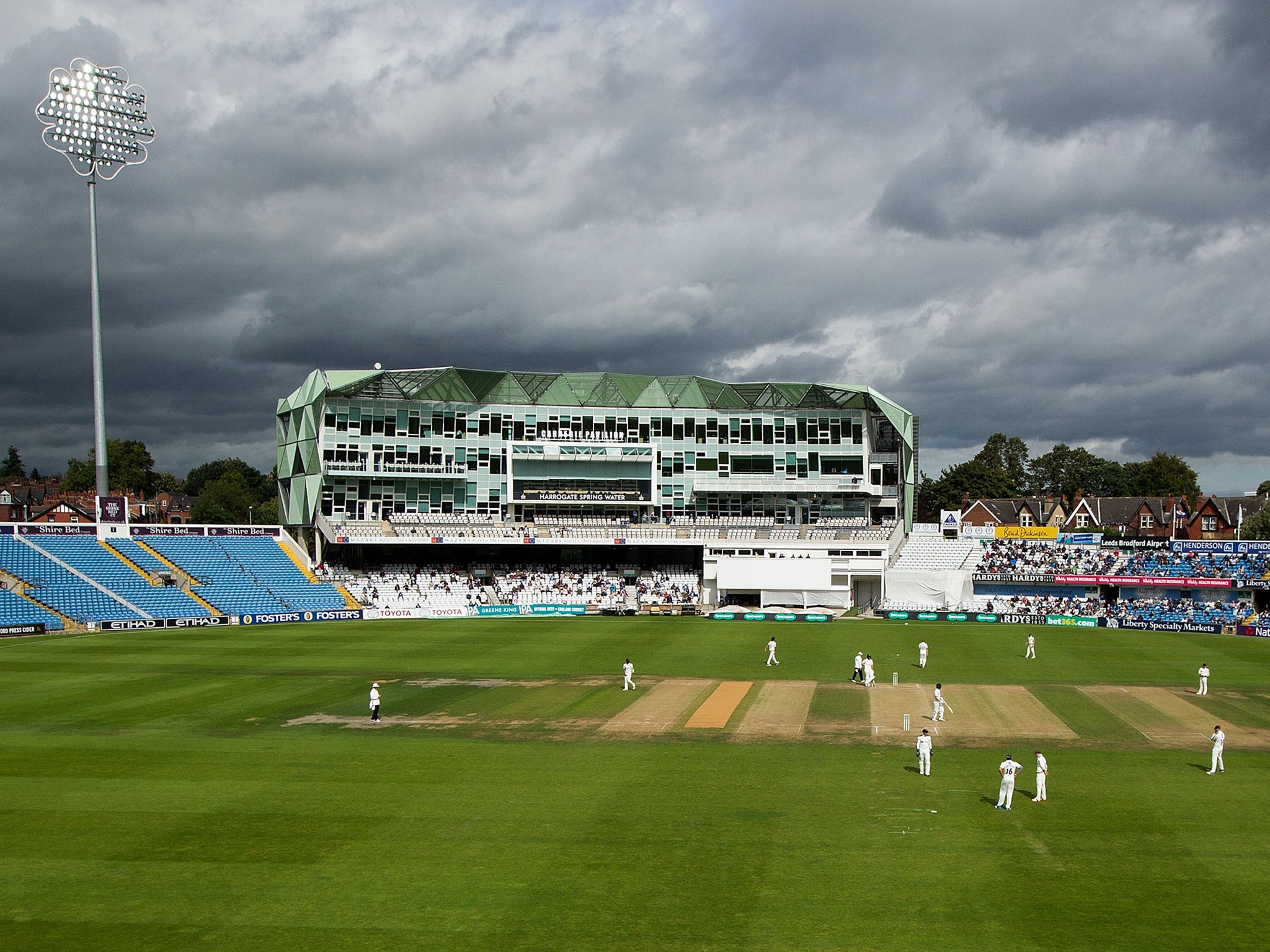 Rain stopped play? Larger water droplets absorb and scatter more light