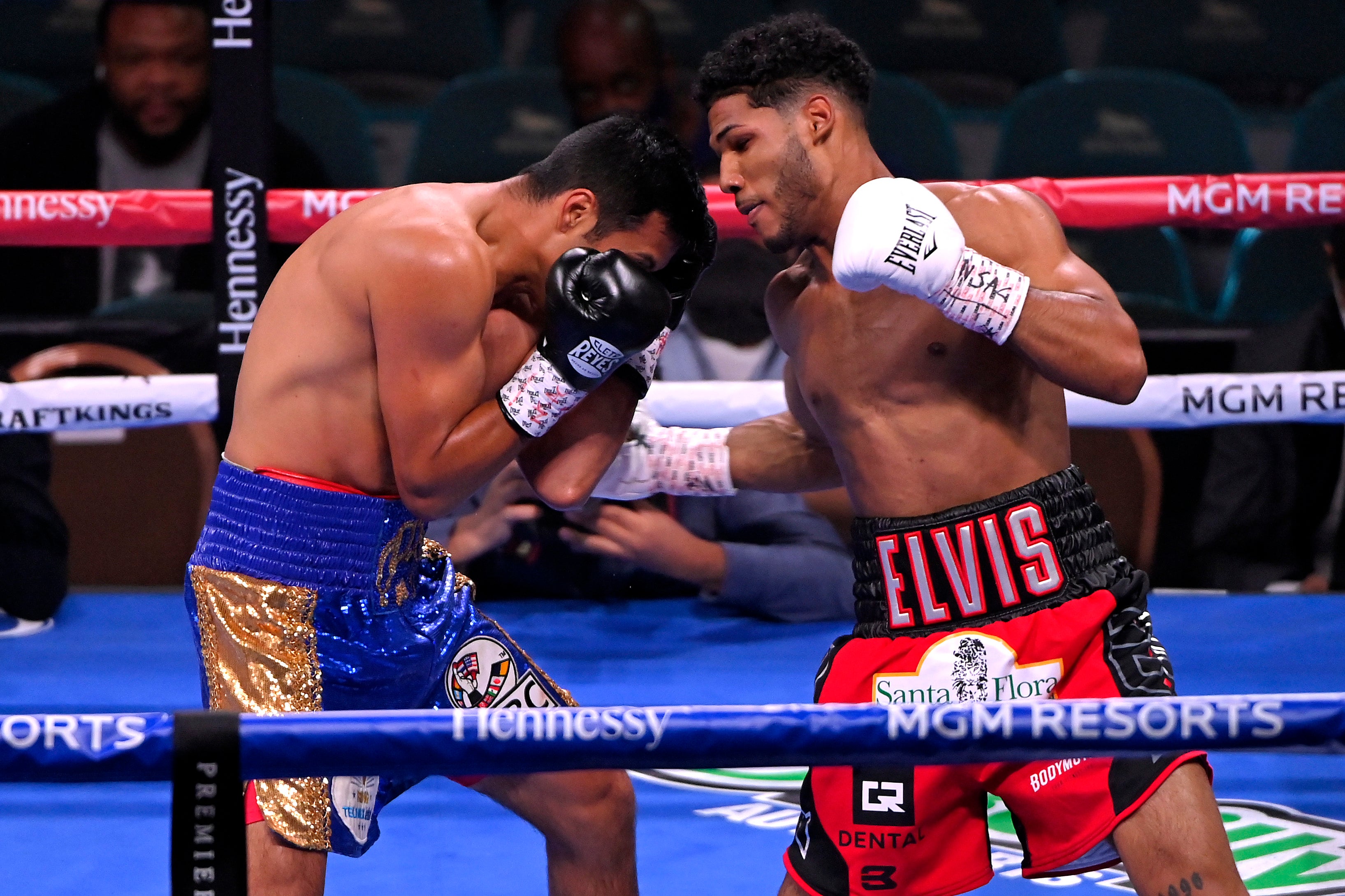 Elvis Rodriguez (R) punches Juan Pablo Romero