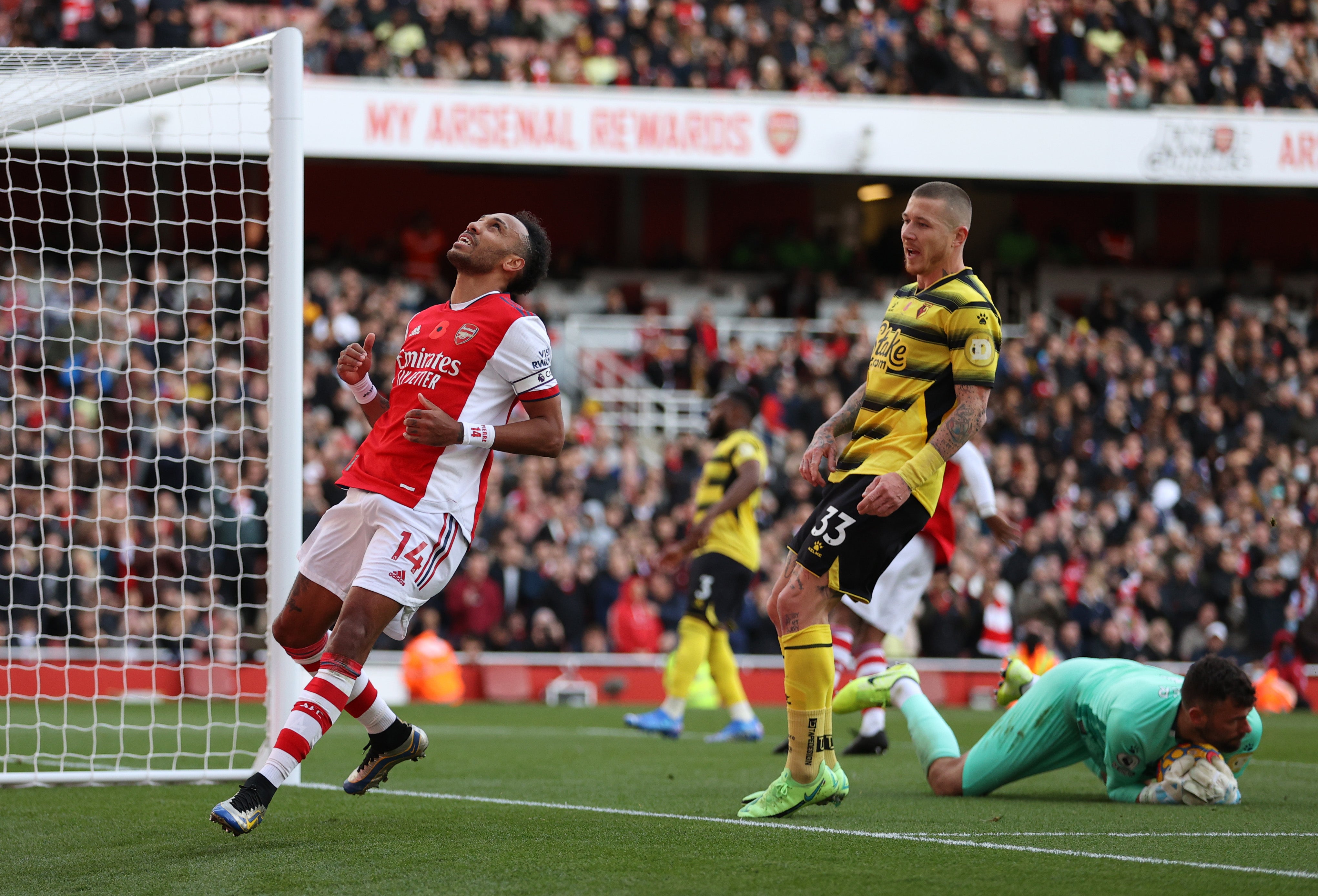 Ben Foster smothers the rebound