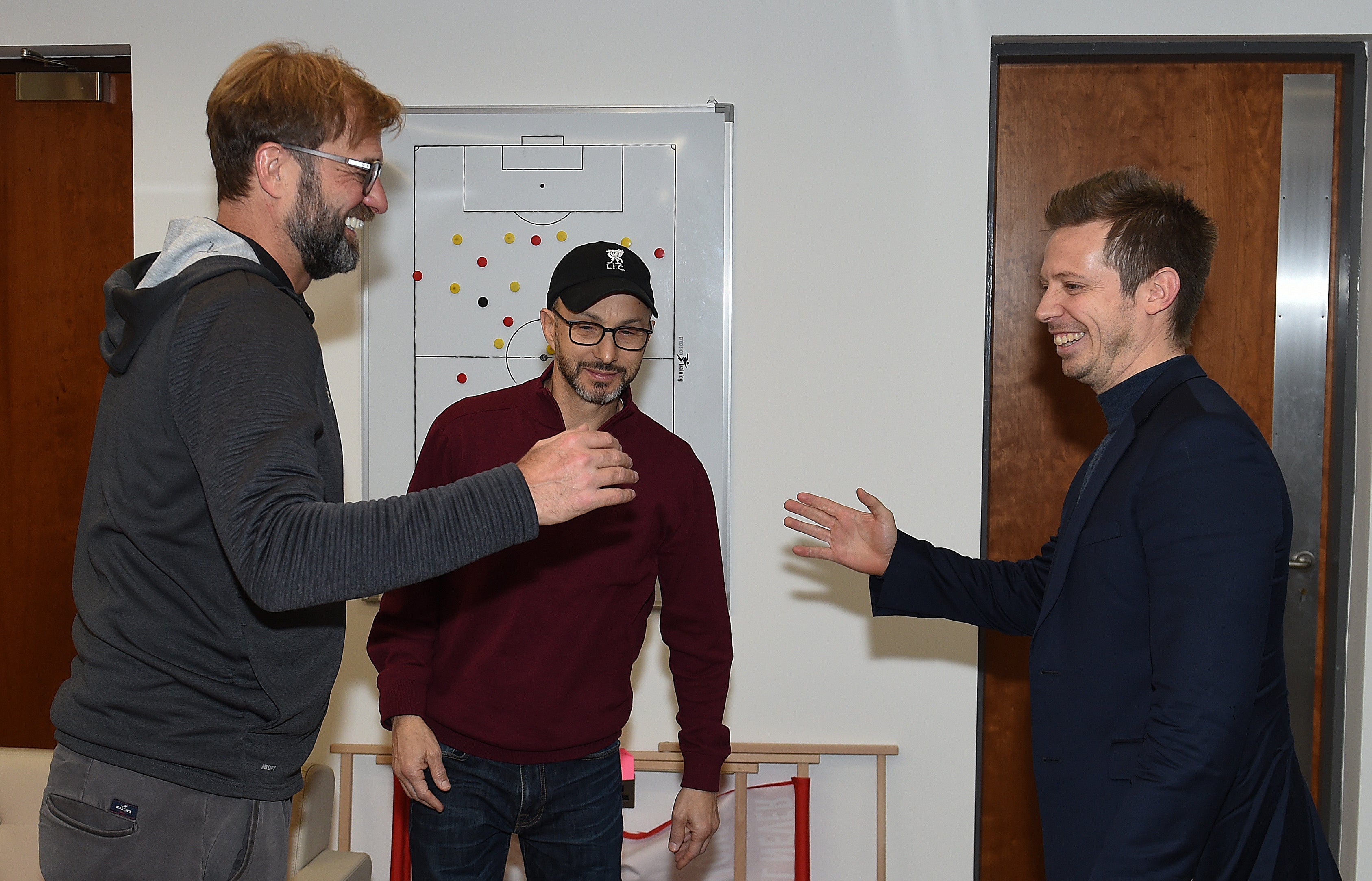 Michael Edwards shakes hands with Jurgen Klopp to celebrate his contract extension in 2019