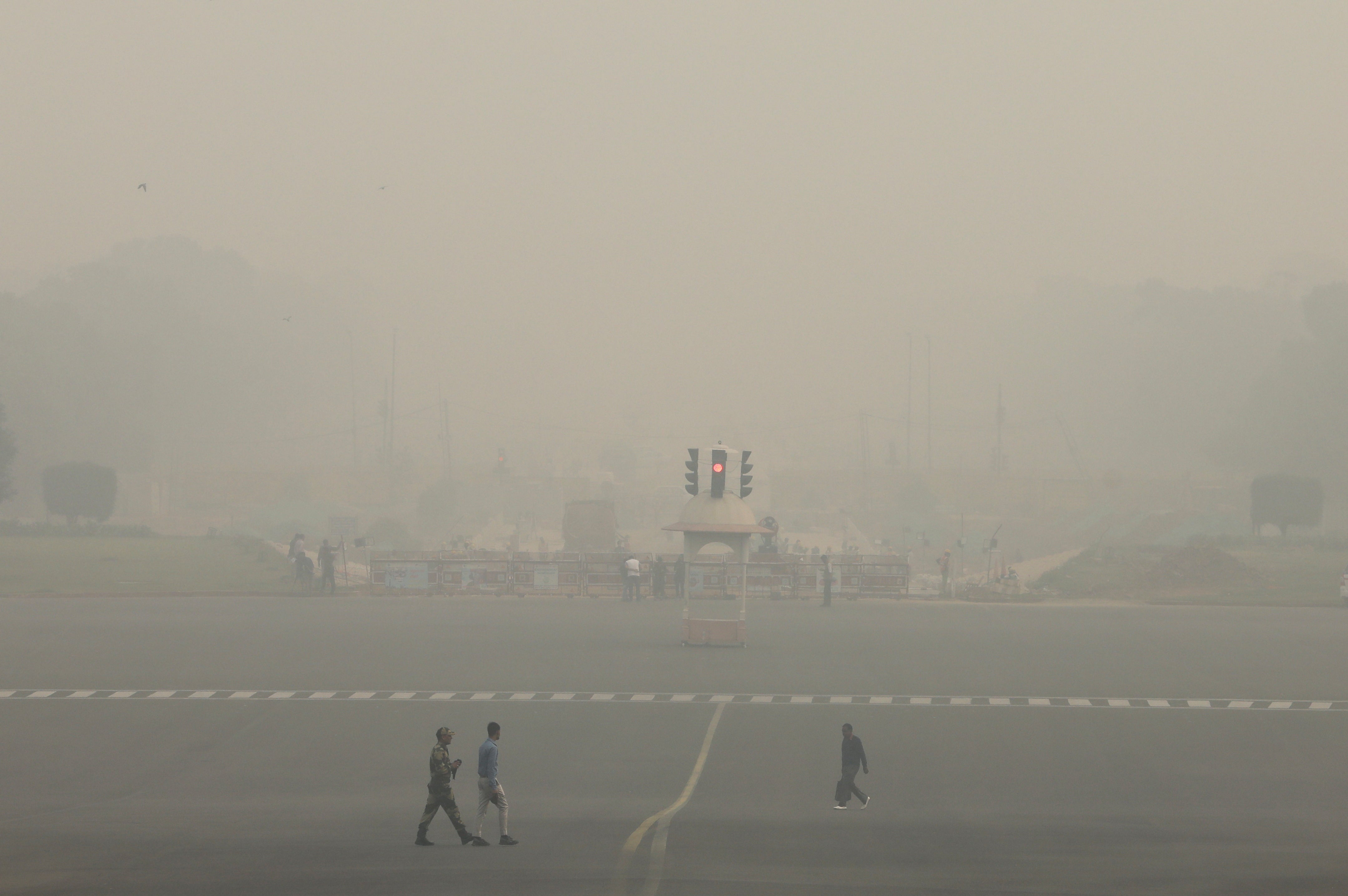 Supreme Court declares Delhi smog an emergency and recommends immediate shutdown of city