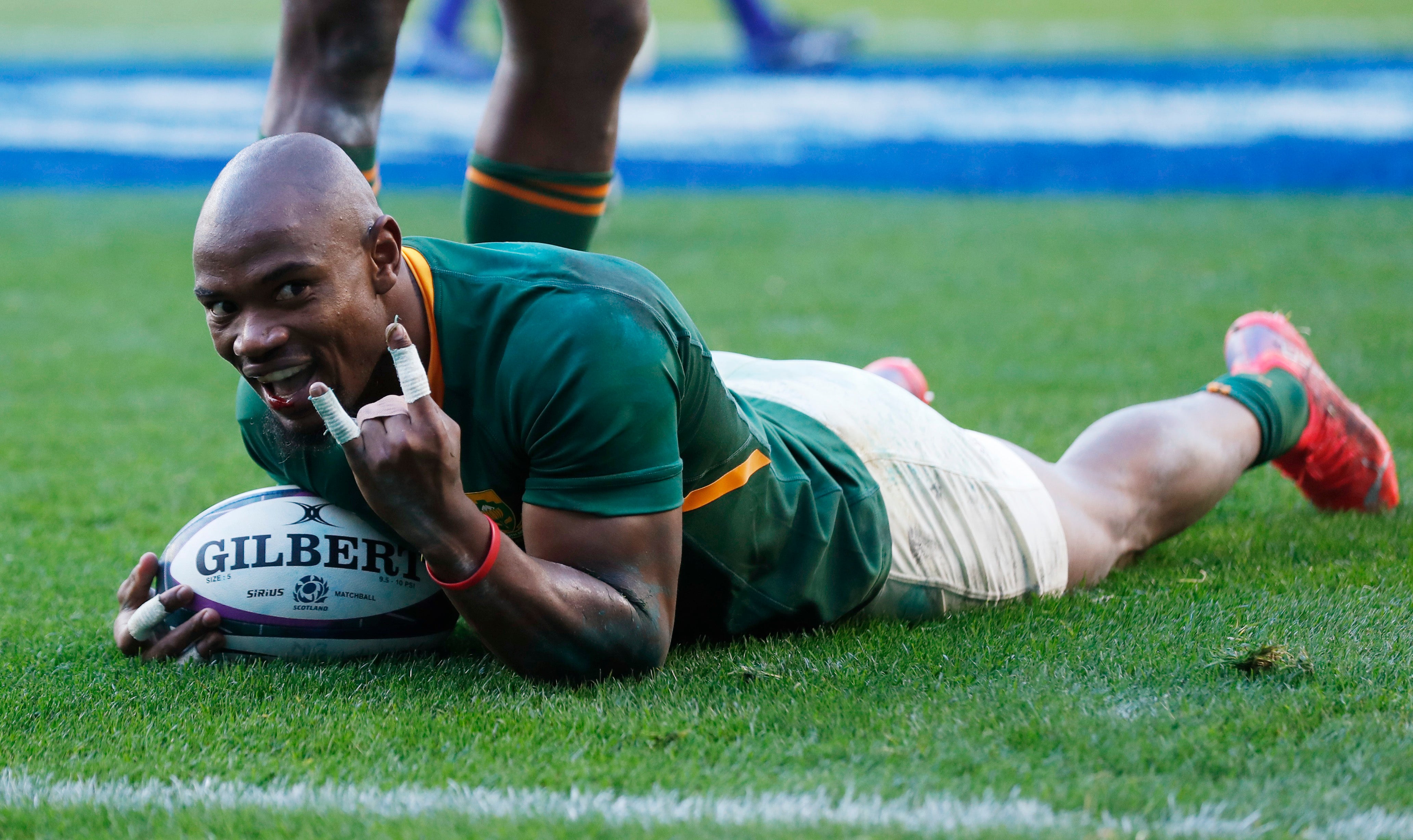 Makazole Mapimpi celebrates scoring South Africa’s second try