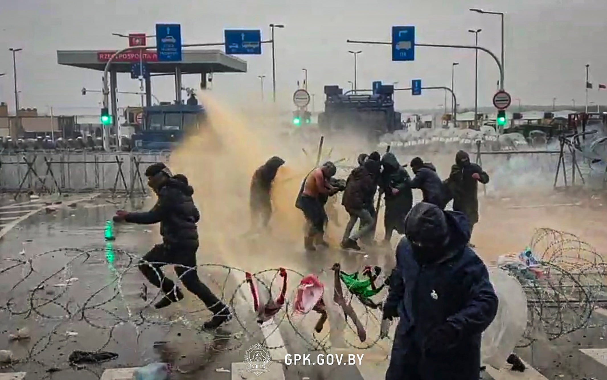 Migrants clash with Polish forces at the Bruzgi-Kuznica border checkpoint