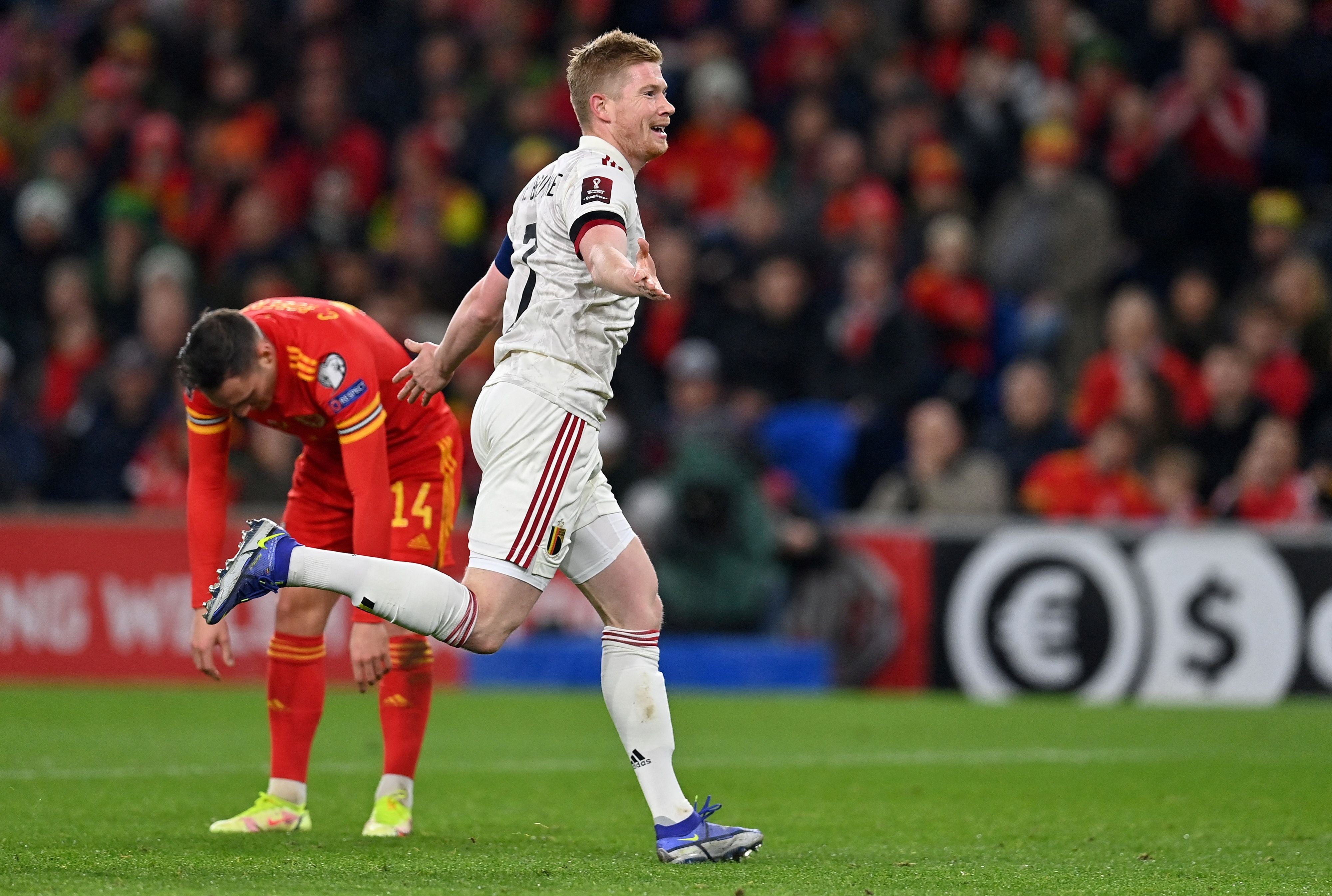 Kevin De Bruyne celebrates scoring the opening goal