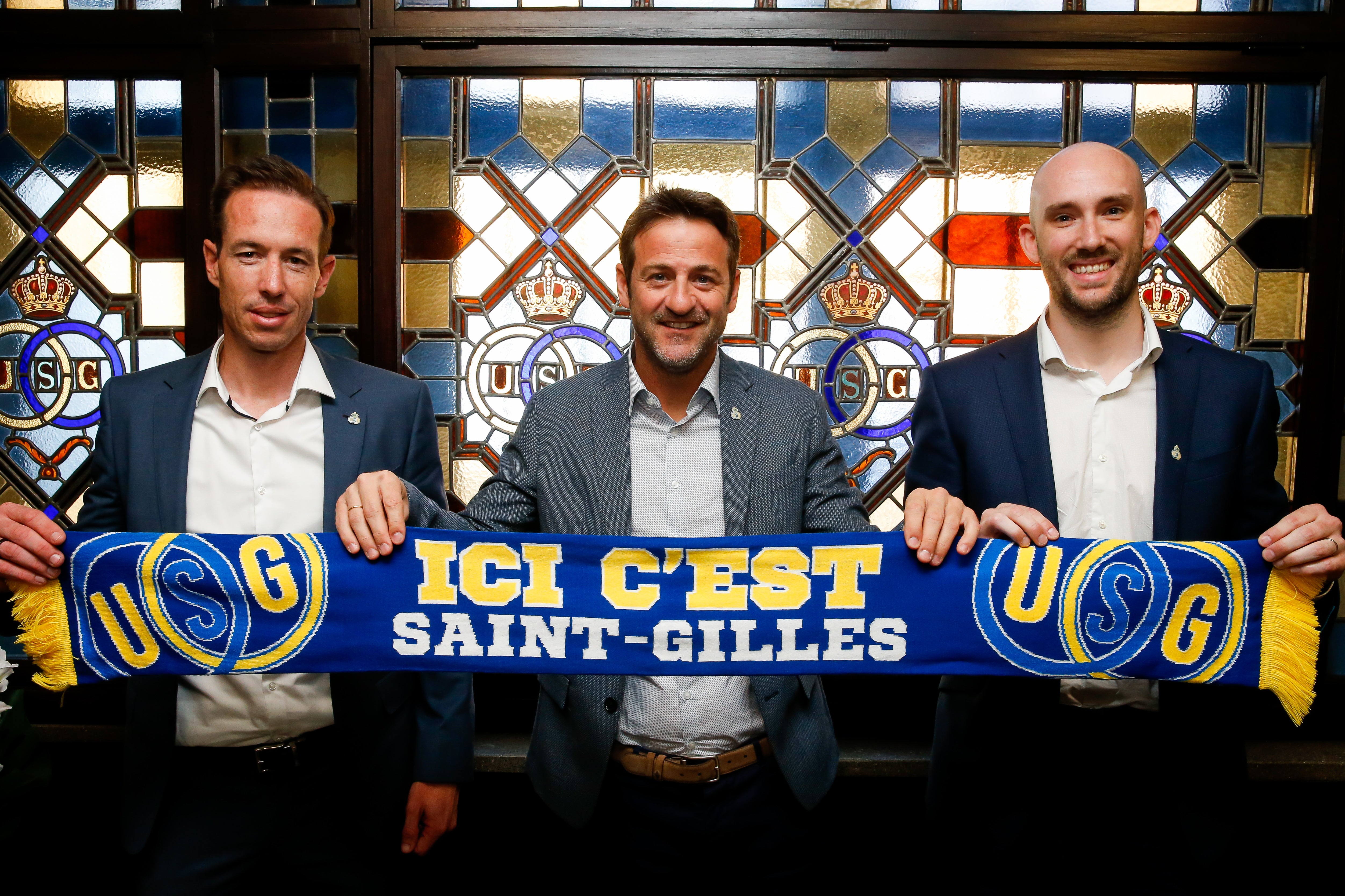 Director Chris O’Loughlin (L) and chair Alex Muzio (R) with second head coach Thomas Christiansen