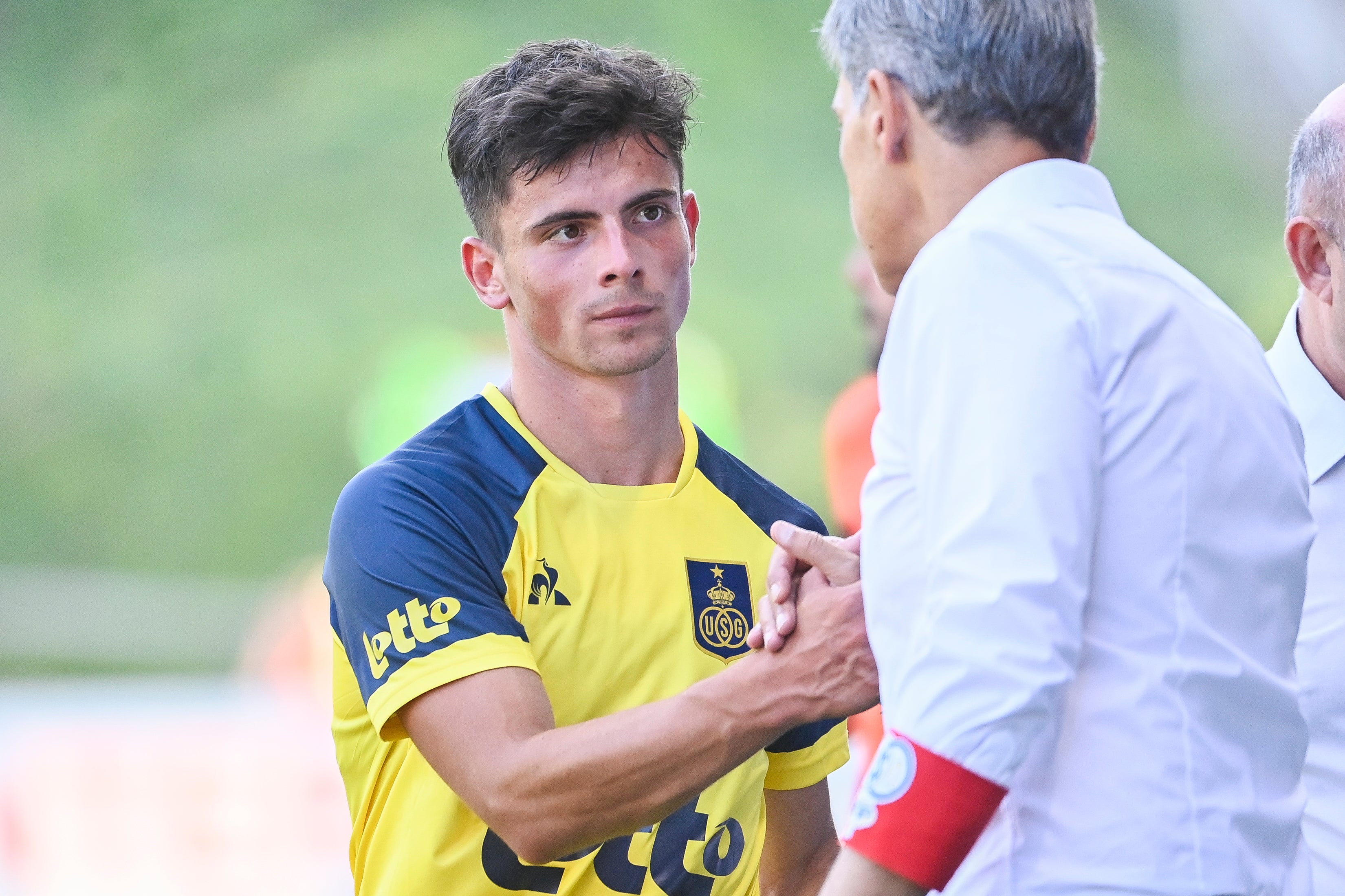 Dante Vanzeir shakes hands with head coach Felice Mazzu