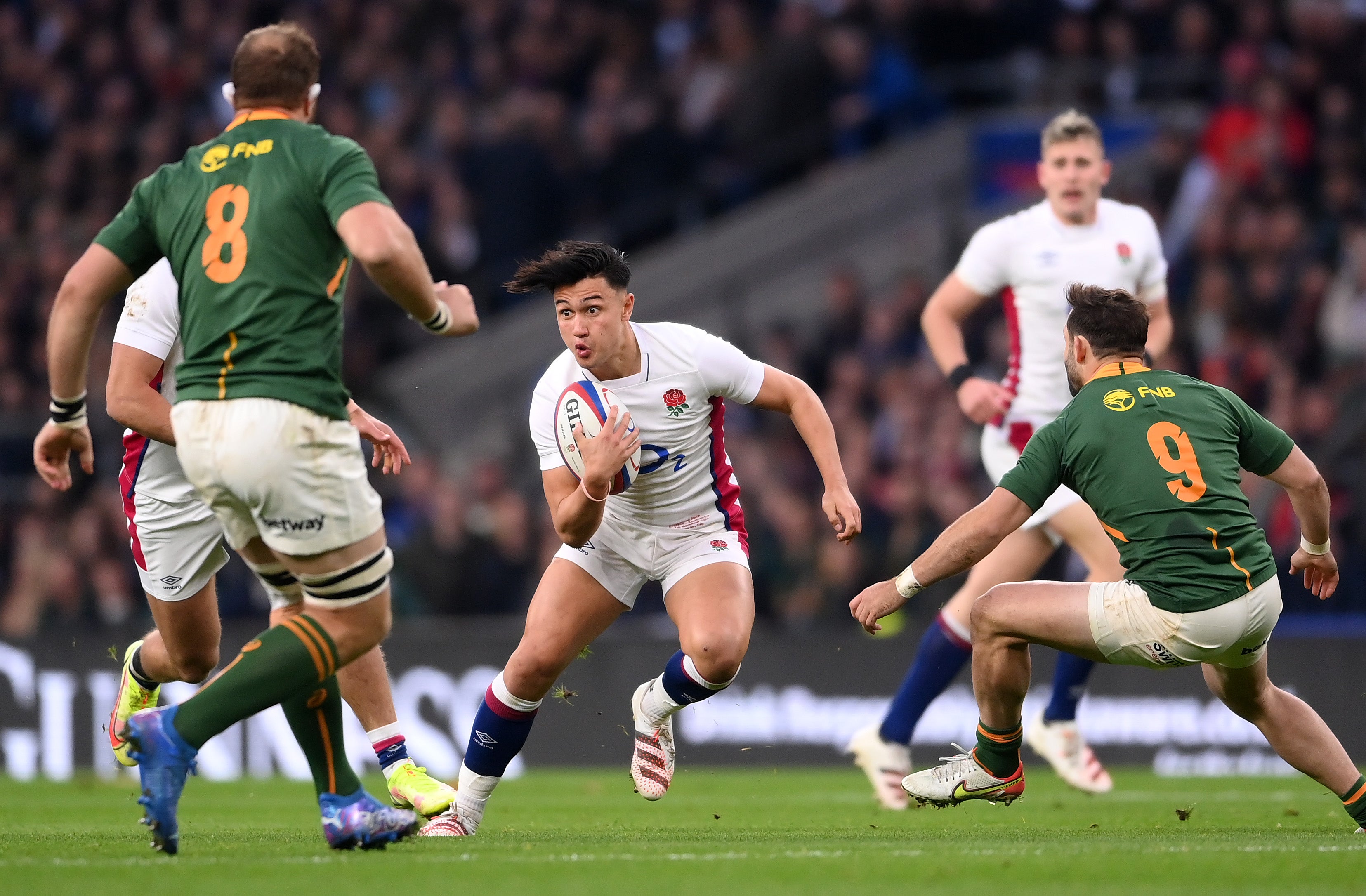 Marcus Smith of England looks to take on Cobus Reinach of South Africa