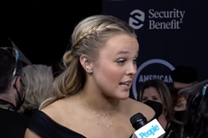 JoJo Siwa addresses split from girlfriend Kylie Prew during AMAs red carpet appearance