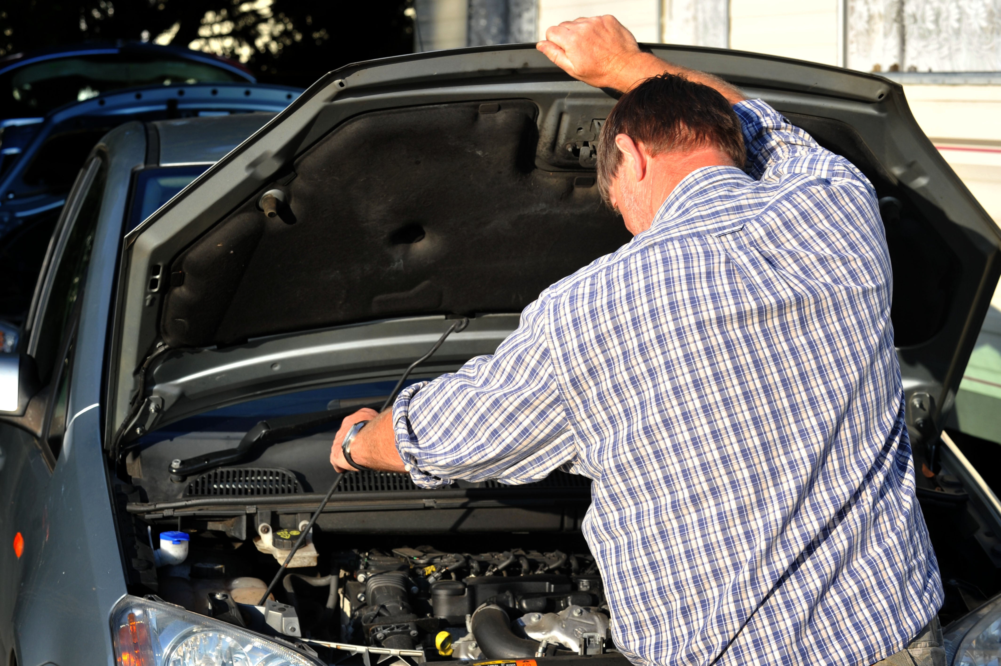 Drivers could save more than £300 on average by switching 20 days before their insurance policy is due to end compared with on the renewal date itself, according to comparethemarket.com (Ian Nicholson/PA)