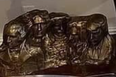 Photo reveals Trump has a sculpture of Mount Rushmore with his own face added