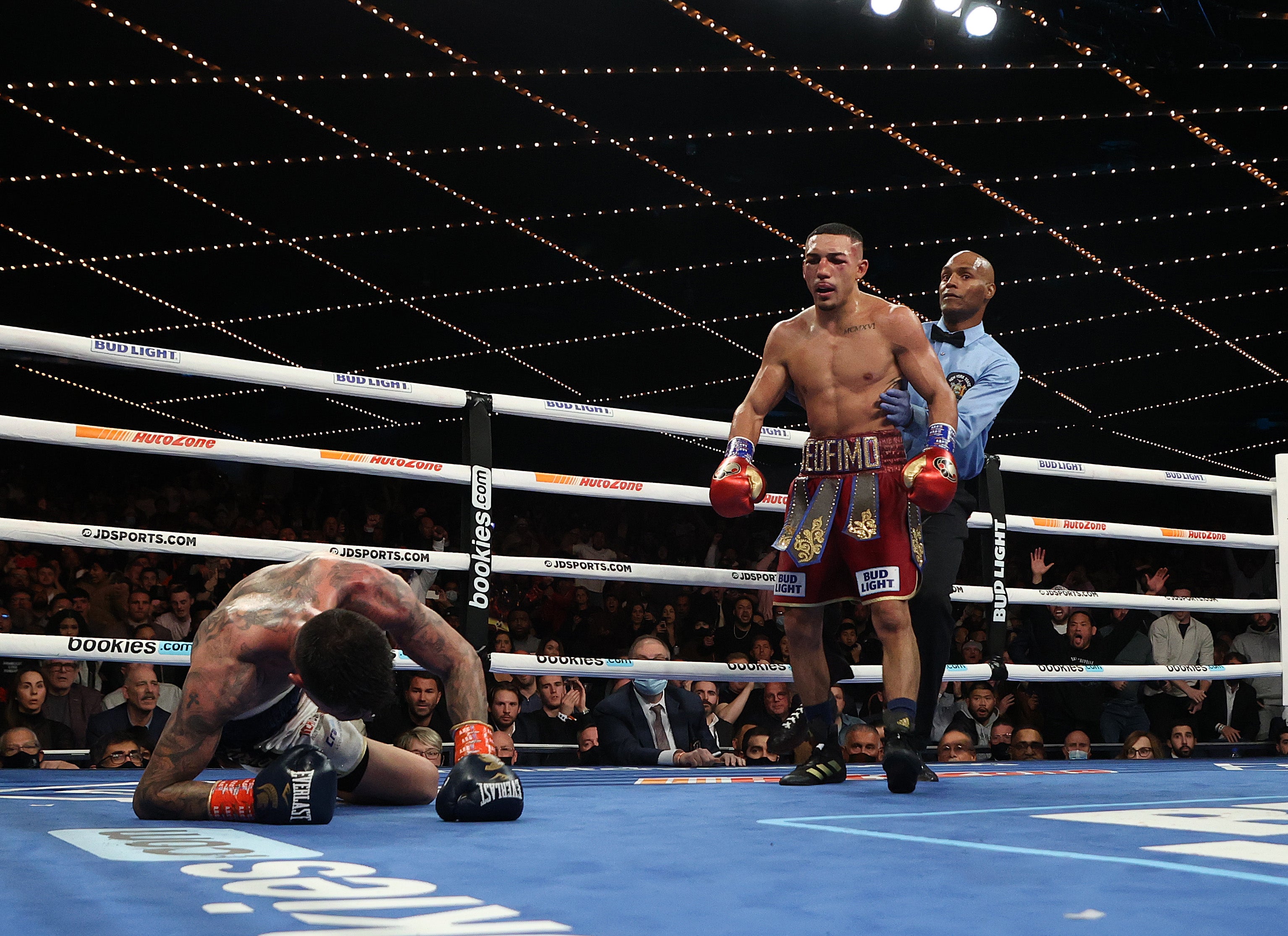 Lopez floors Kambosos in the 10th round of a bloody contest