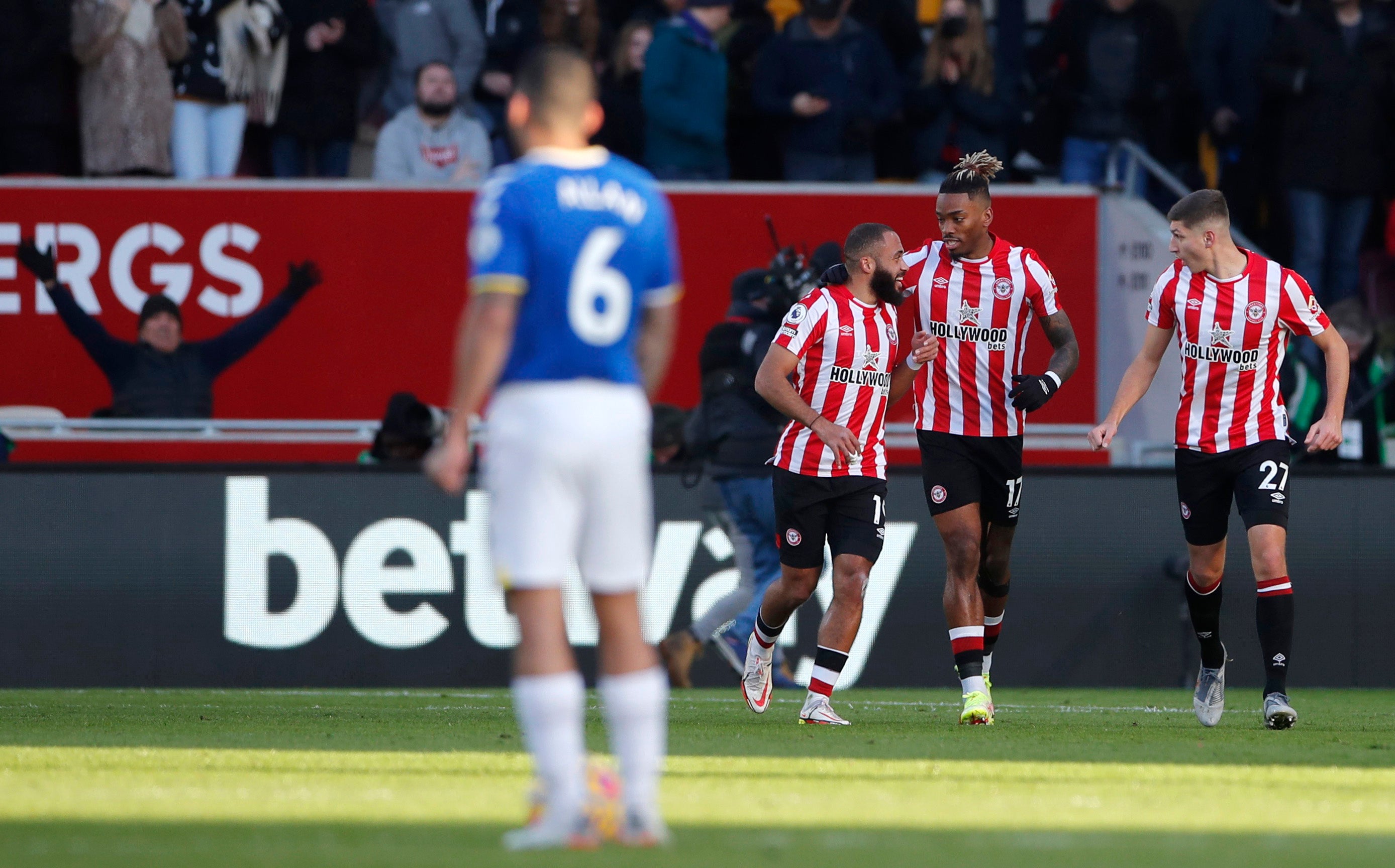 Brentford's Ivan Toney celebrates scoring their first goal with Bryan Mbeumo and Vitaly Janelt