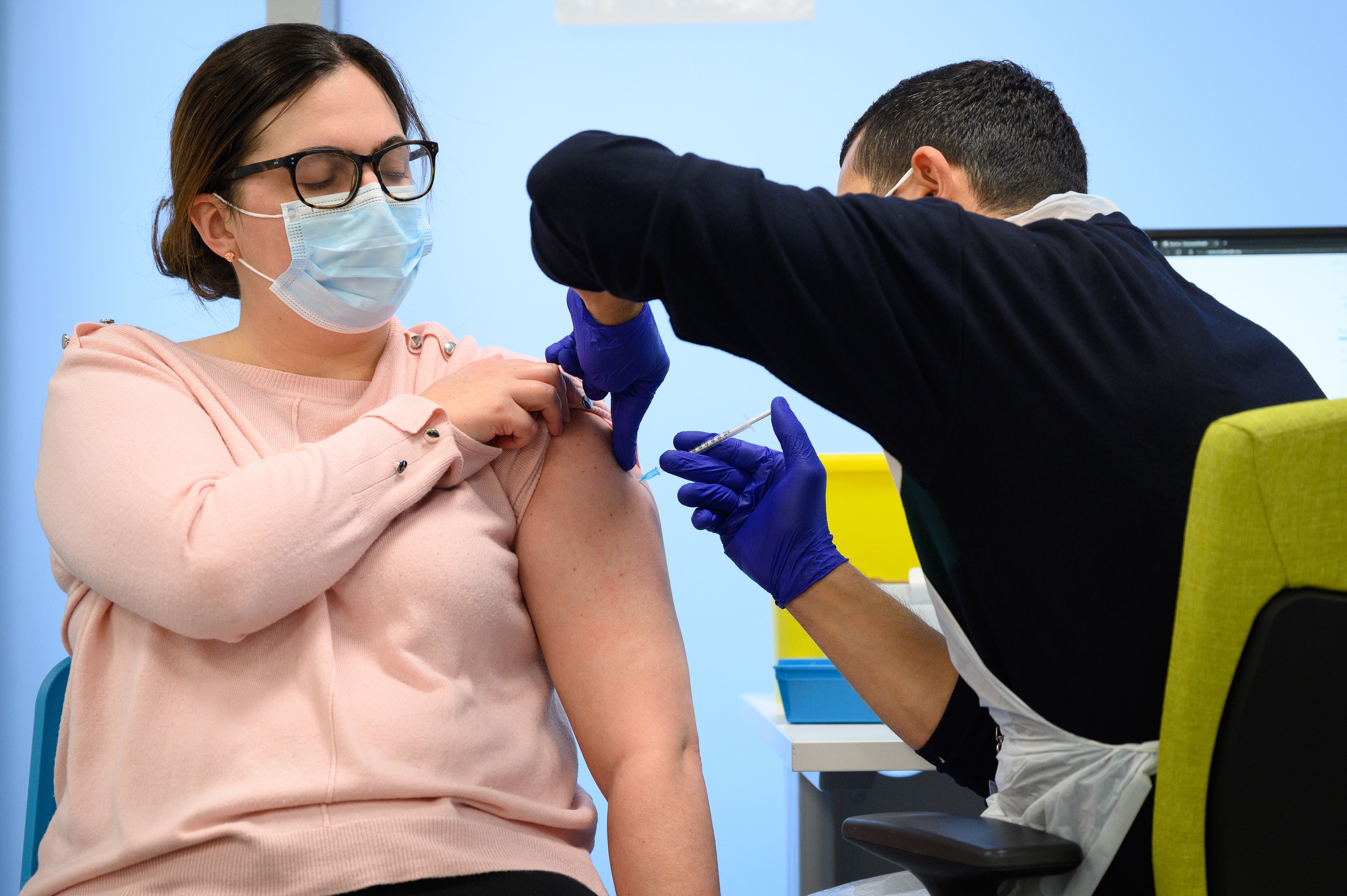 Covid: NHS scrambles for volunteers amid ‘huge’ challenge to deliver 20 million booster jabs in omicron fight