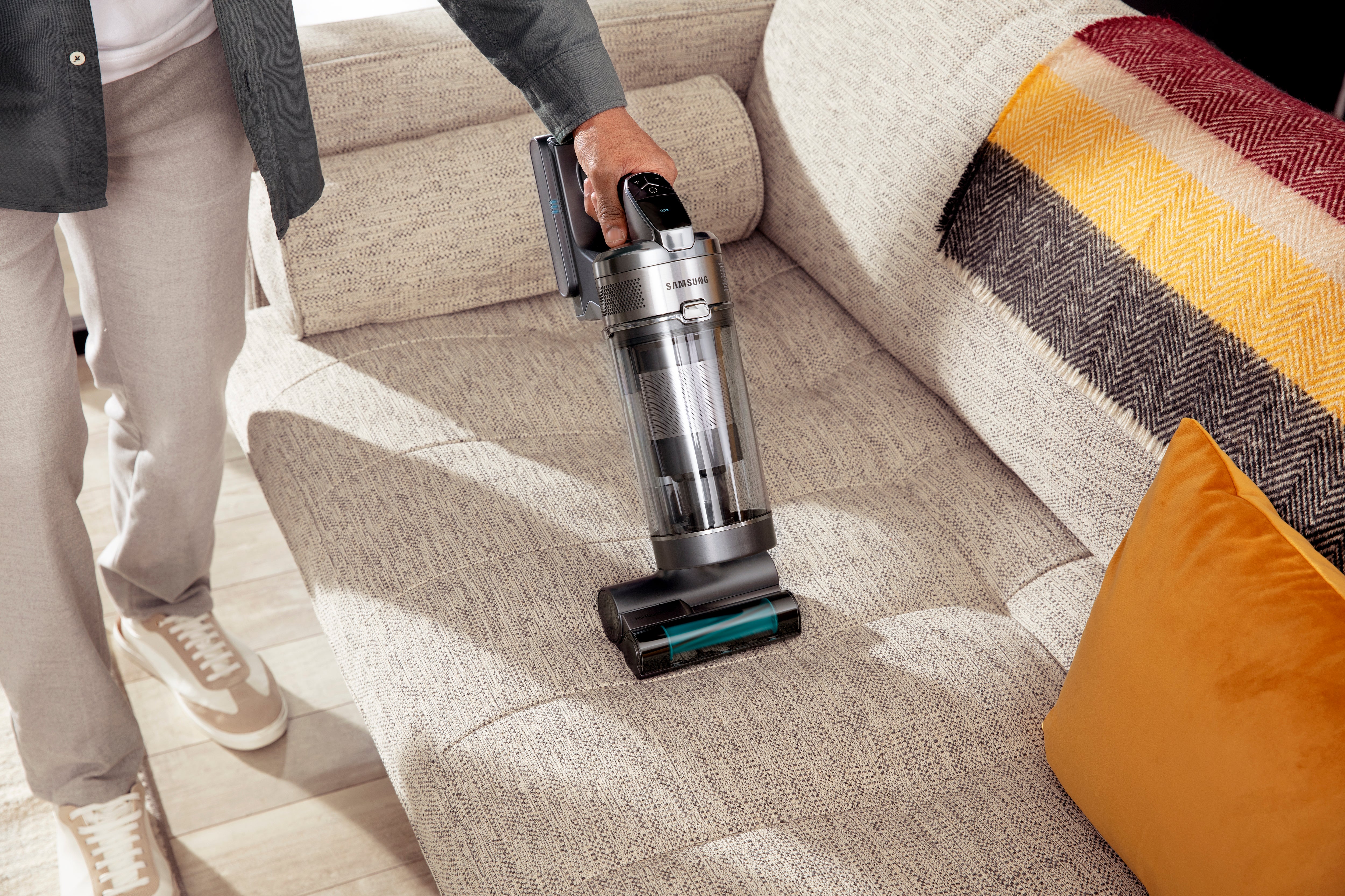 Samsung Jet 75 Pet picks up stubborn pet hair