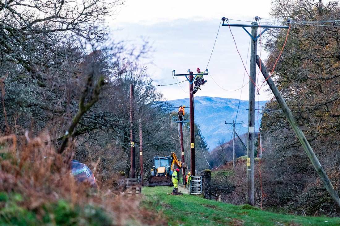 SSEN team working to restore power to Callendar (SSEN/PA)