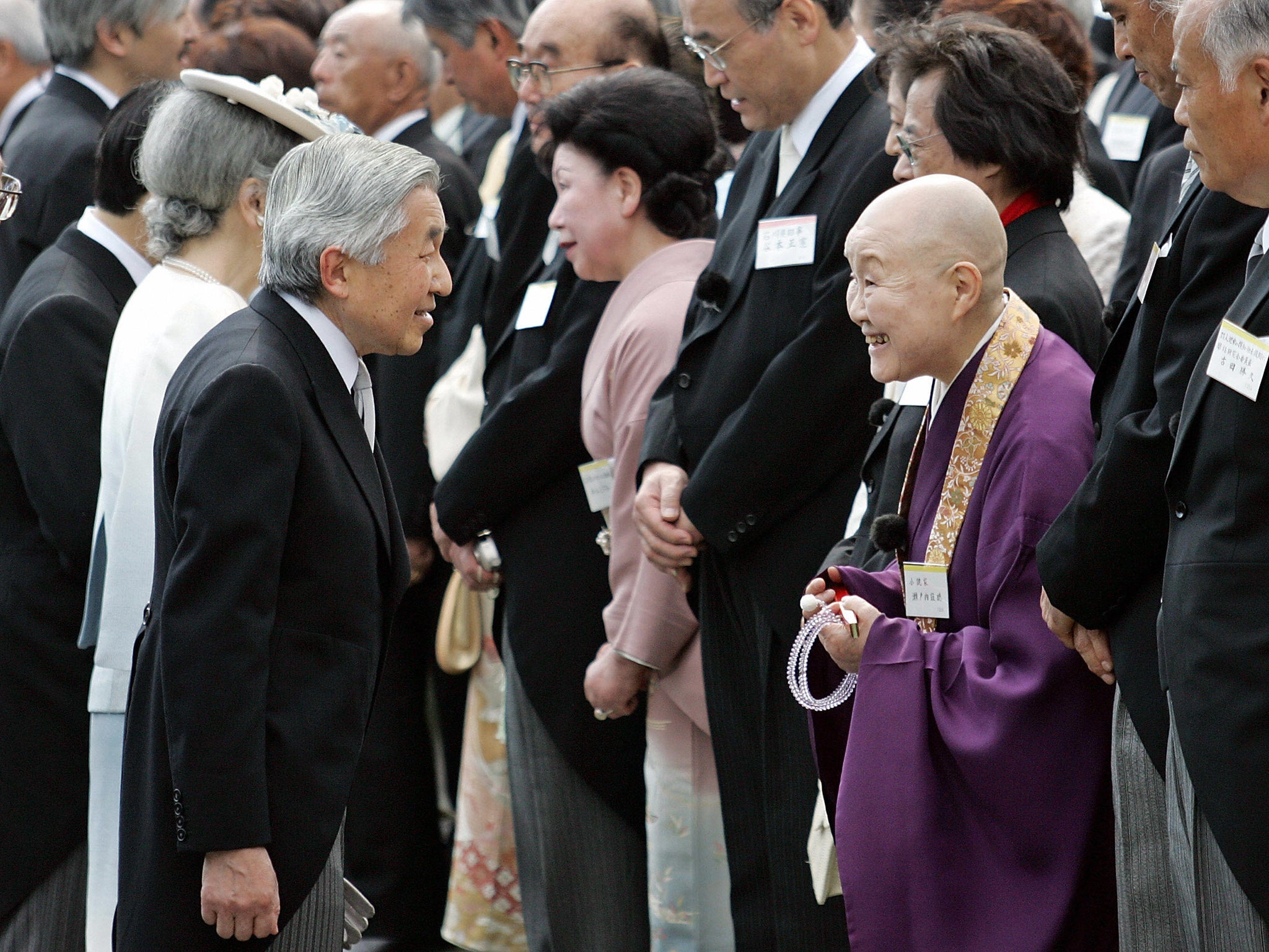 Setouchi meets emperor Akihito at the the Imperial Spring Party at the Akasaka Imperial Garden in 2007