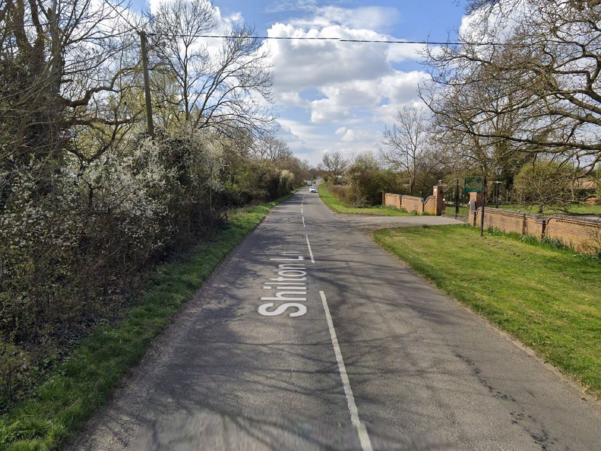 A delivery driver wrestled a machete off two teenage boys during a suspected attempted robbery in Coventry